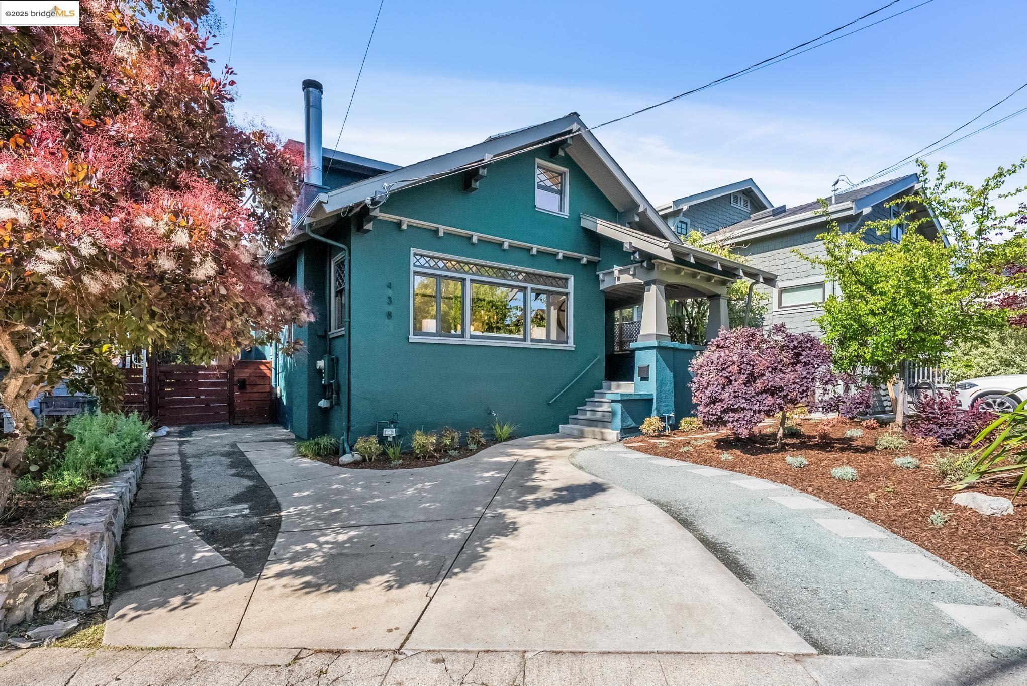 Detail Gallery Image 2 of 60 For 438 66th St, Oakland,  CA 94609 - 6 Beds | 3 Baths