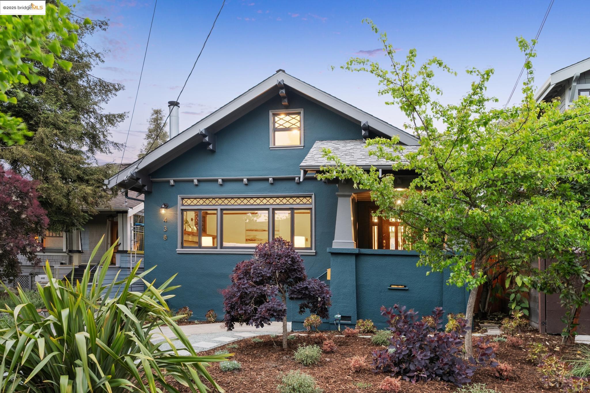 Detail Gallery Image 3 of 60 For 438 66th St, Oakland,  CA 94609 - 6 Beds | 3 Baths