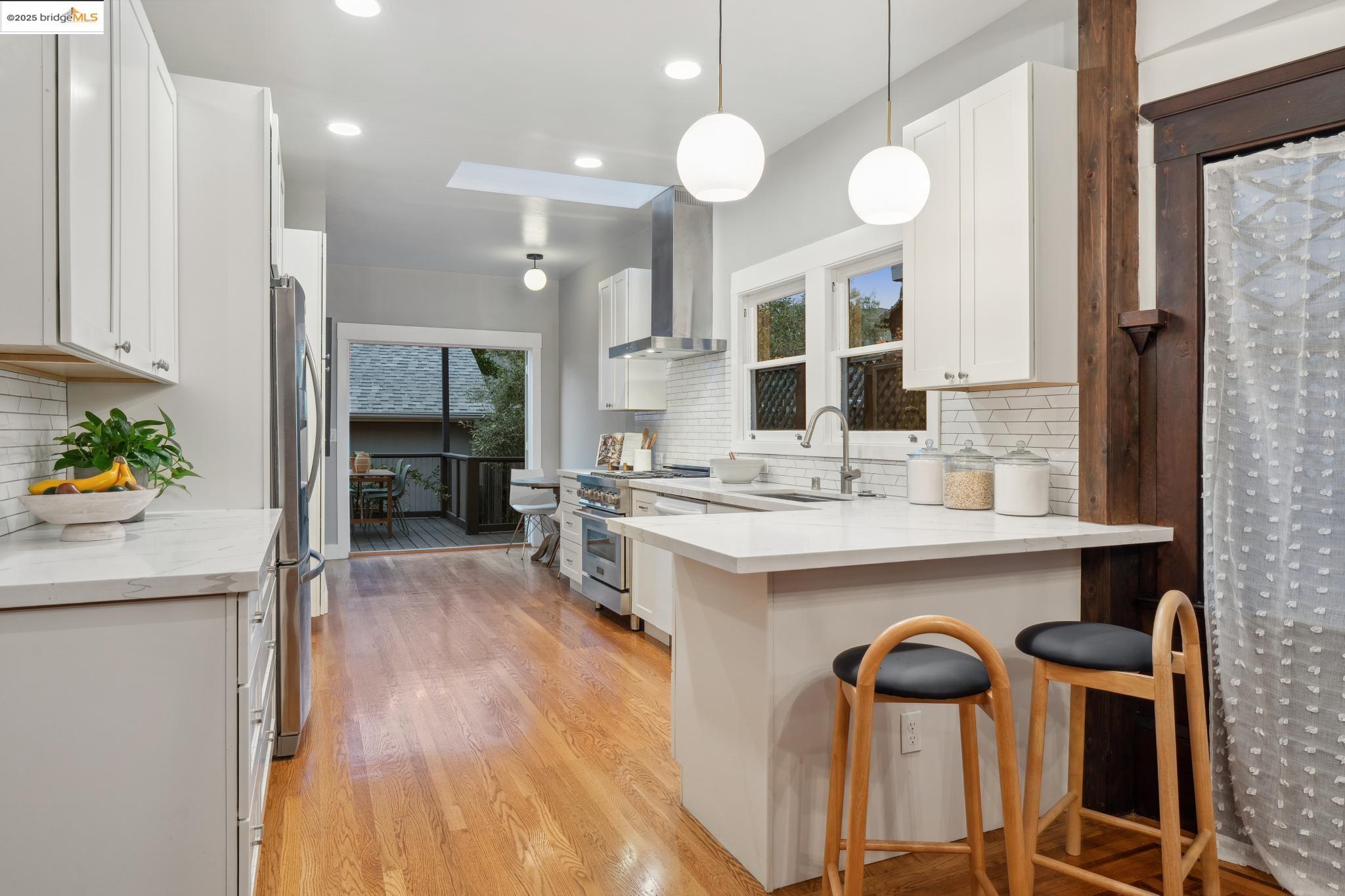 Detail Gallery Image 25 of 60 For 438 66th St, Oakland,  CA 94609 - 6 Beds | 3 Baths