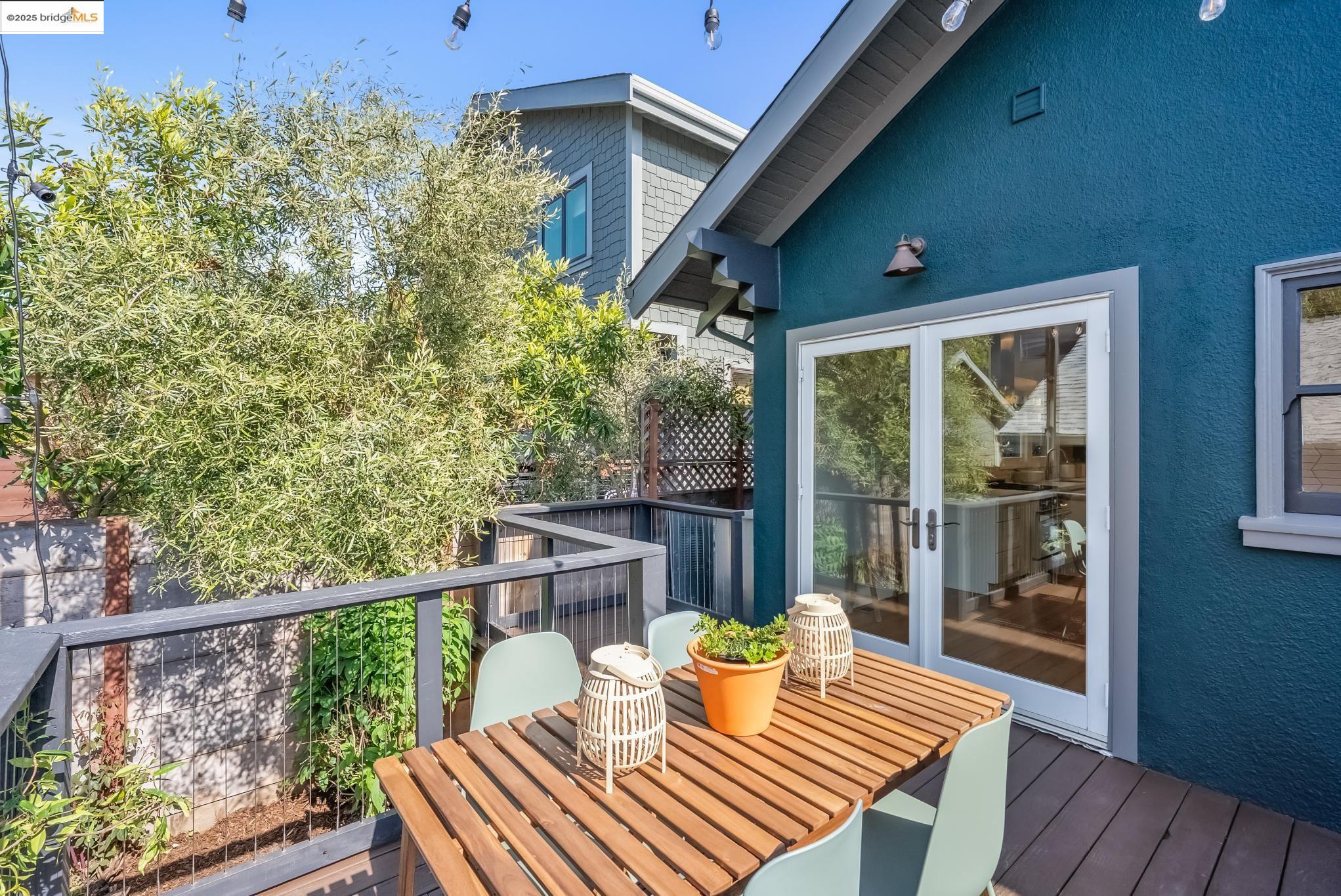 Detail Gallery Image 29 of 60 For 438 66th St, Oakland,  CA 94609 - 6 Beds | 3 Baths
