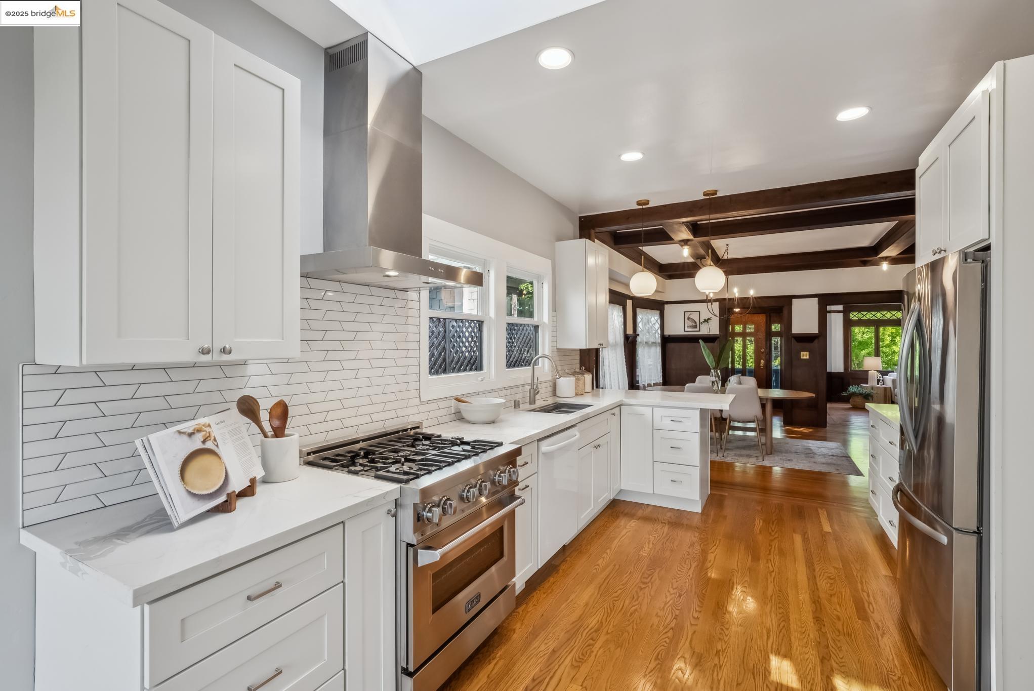 Detail Gallery Image 30 of 60 For 438 66th St, Oakland,  CA 94609 - 6 Beds | 3 Baths