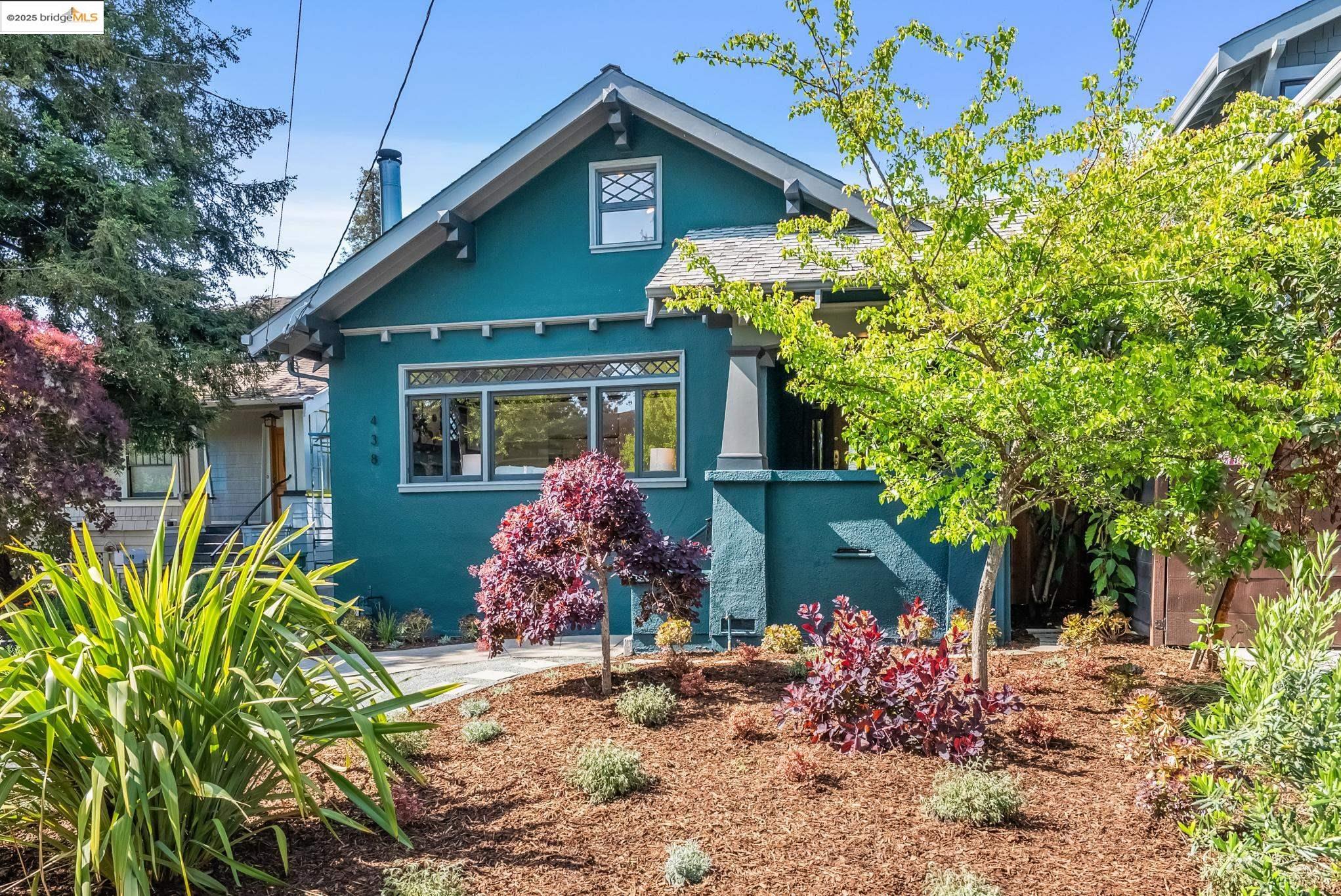 Detail Gallery Image 4 of 60 For 438 66th St, Oakland,  CA 94609 - 6 Beds | 3 Baths