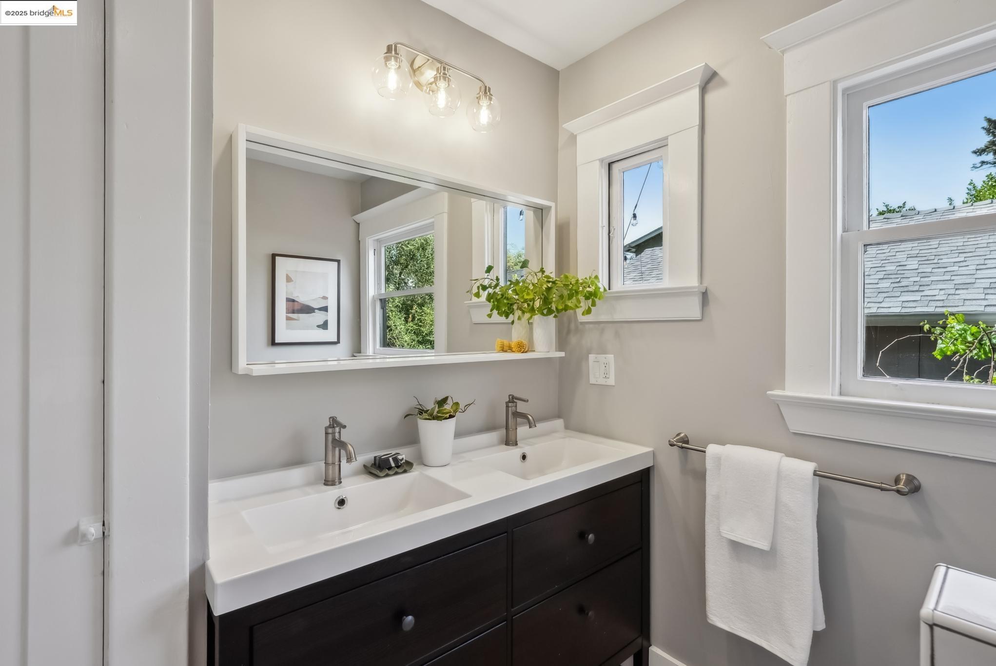 Detail Gallery Image 35 of 60 For 438 66th St, Oakland,  CA 94609 - 6 Beds | 3 Baths