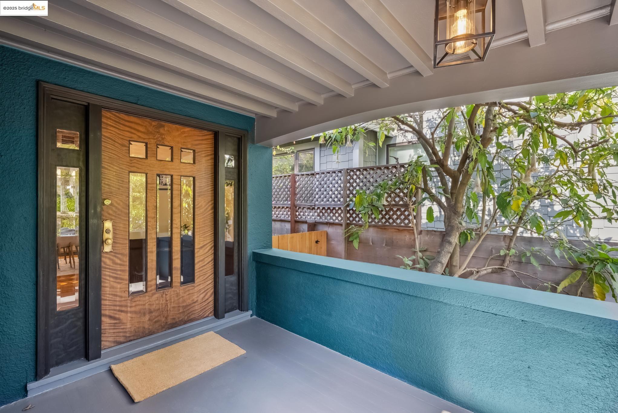 Detail Gallery Image 5 of 60 For 438 66th St, Oakland,  CA 94609 - 6 Beds | 3 Baths