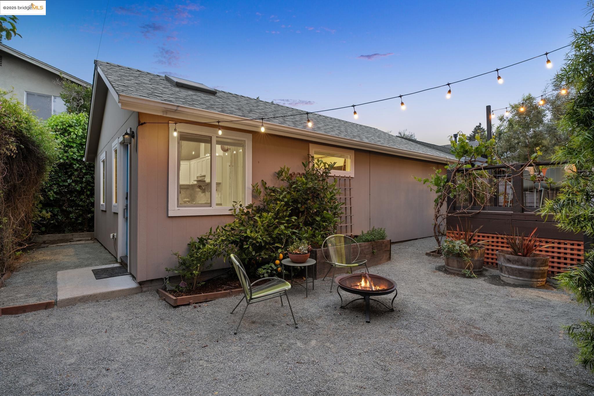 Detail Gallery Image 49 of 60 For 438 66th St, Oakland,  CA 94609 - 6 Beds | 3 Baths