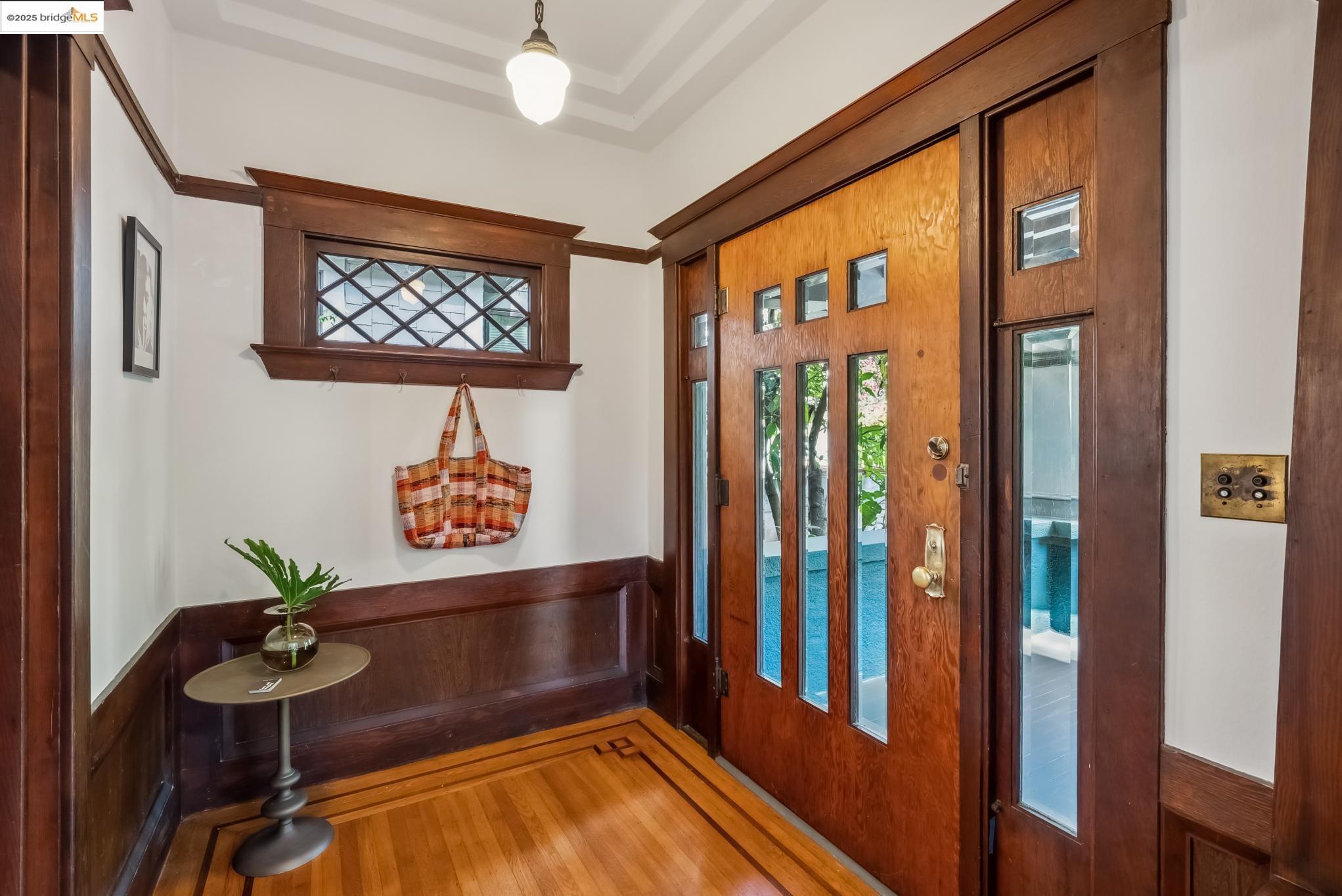 Detail Gallery Image 7 of 60 For 438 66th St, Oakland,  CA 94609 - 6 Beds | 3 Baths