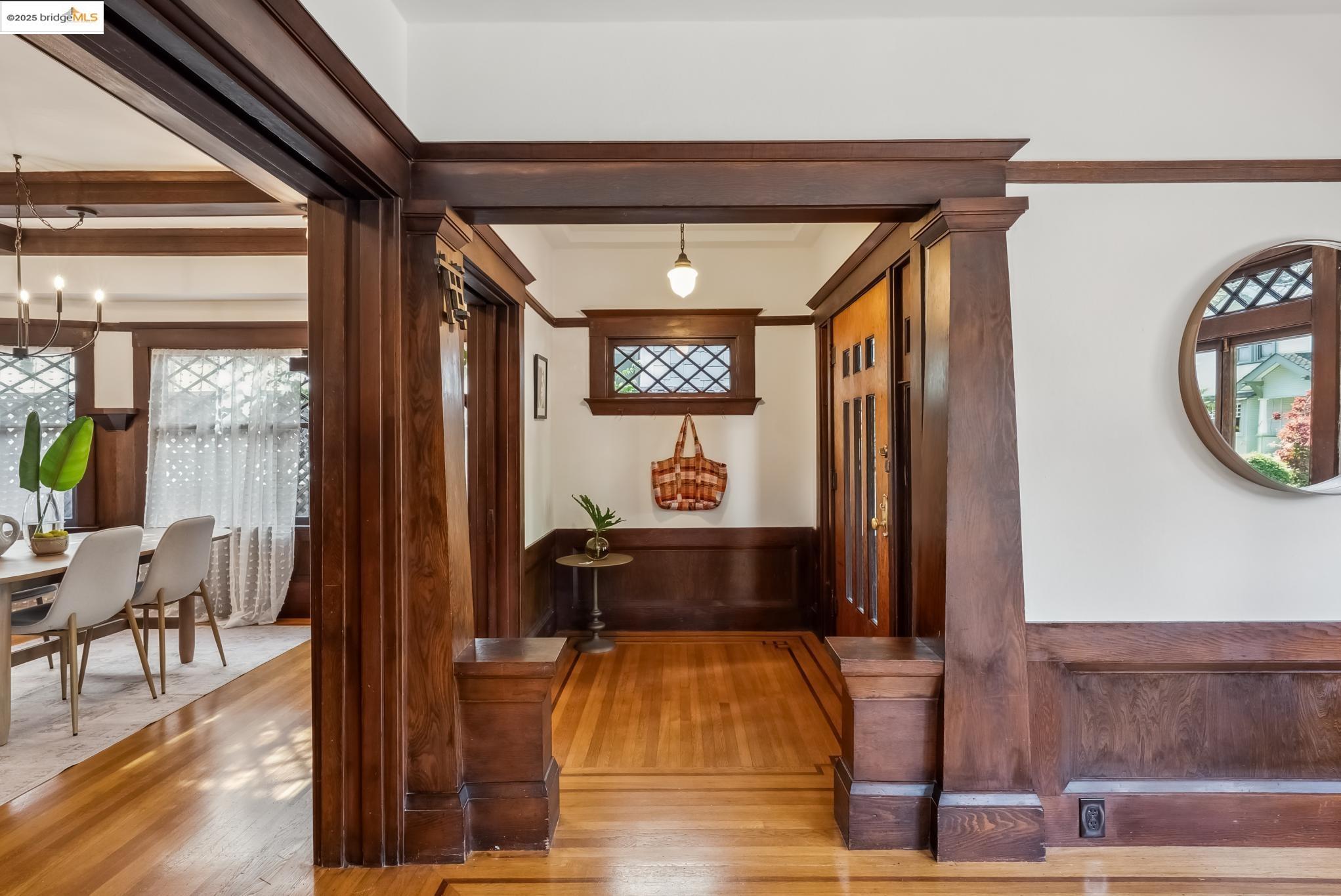 Detail Gallery Image 8 of 60 For 438 66th St, Oakland,  CA 94609 - 6 Beds | 3 Baths