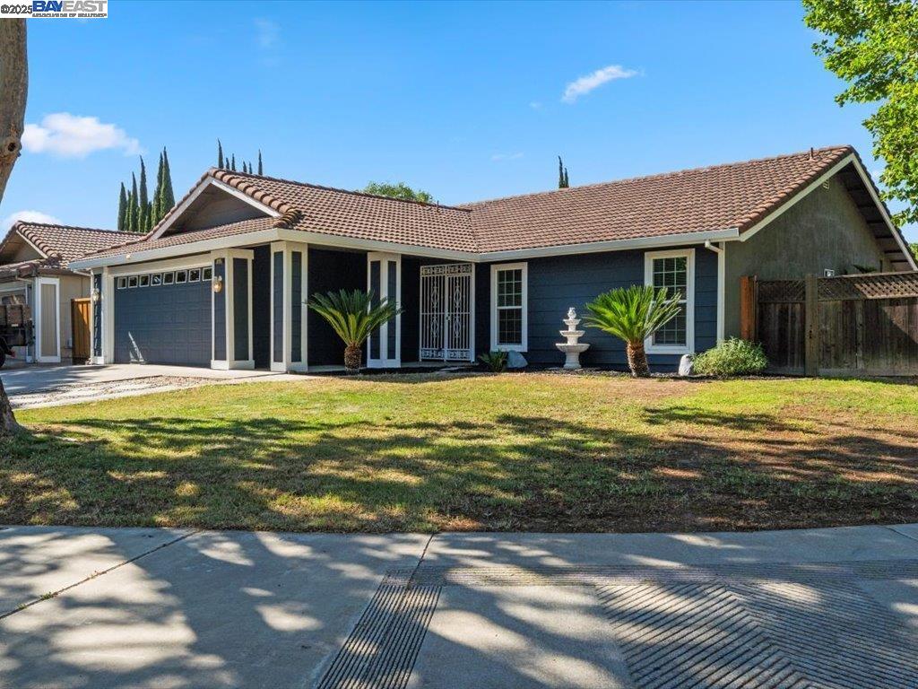 Detail Gallery Image 2 of 22 For 415 Amber Court, Tracy,  CA 95376 - 3 Beds | 2 Baths