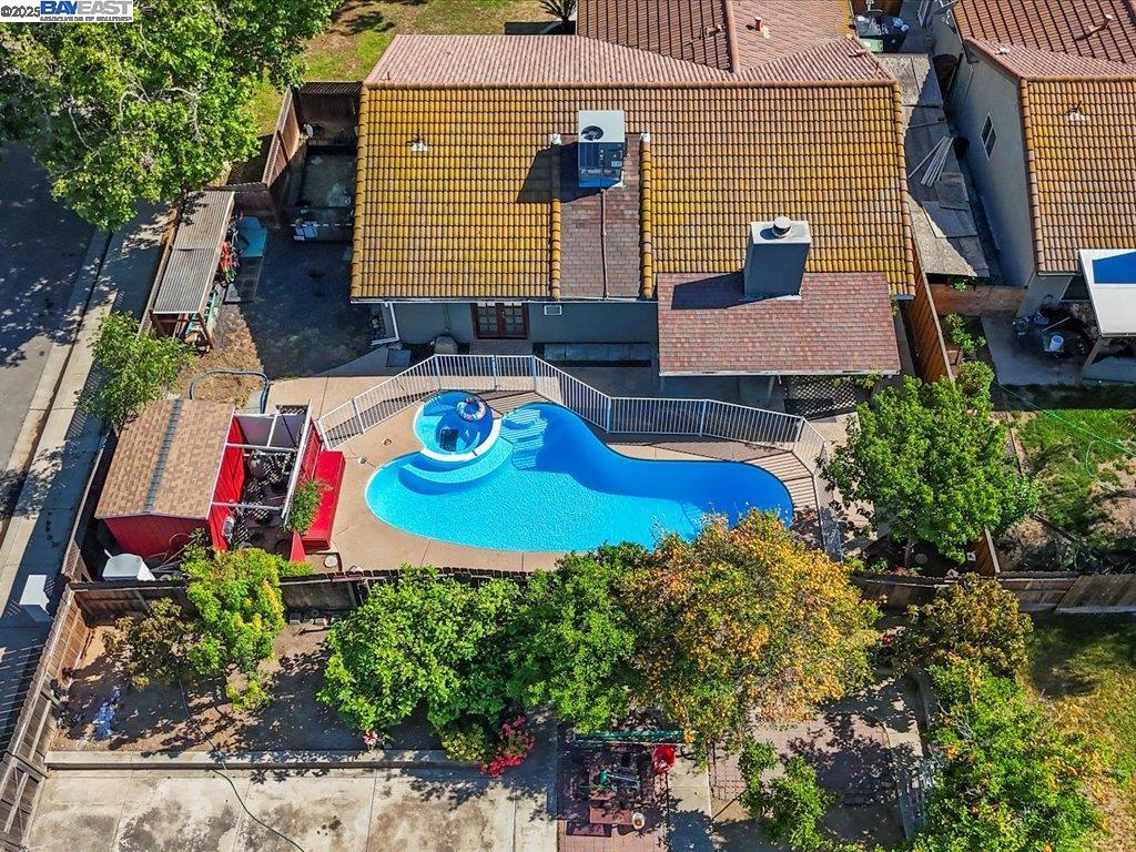 Detail Gallery Image 4 of 22 For 415 Amber Court, Tracy,  CA 95376 - 3 Beds | 2 Baths