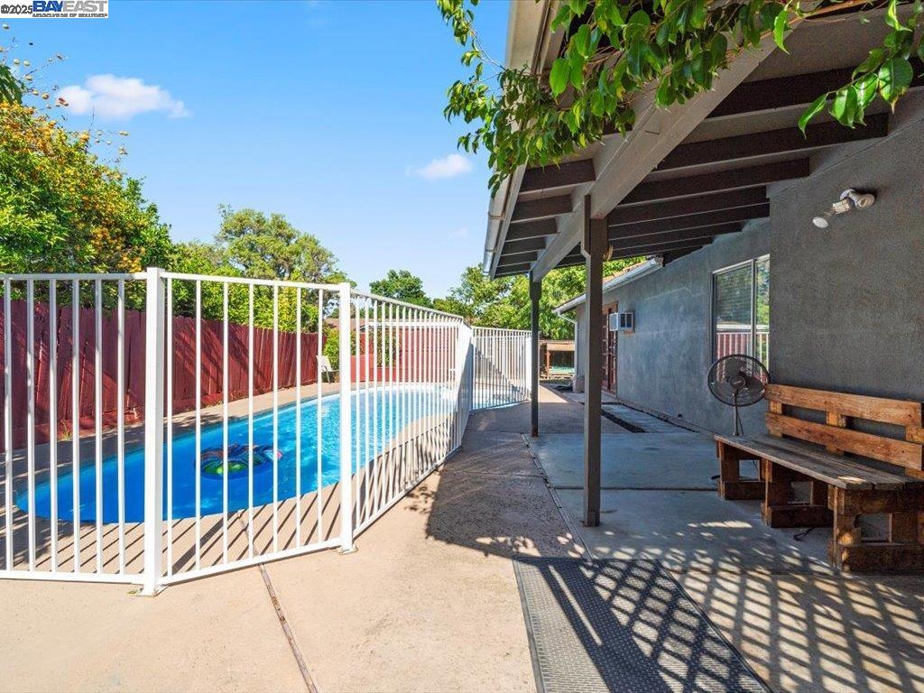 Detail Gallery Image 6 of 22 For 415 Amber Court, Tracy,  CA 95376 - 3 Beds | 2 Baths