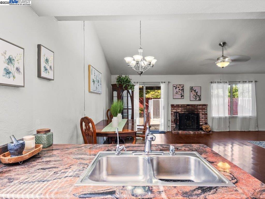 Detail Gallery Image 10 of 22 For 415 Amber Court, Tracy,  CA 95376 - 3 Beds | 2 Baths