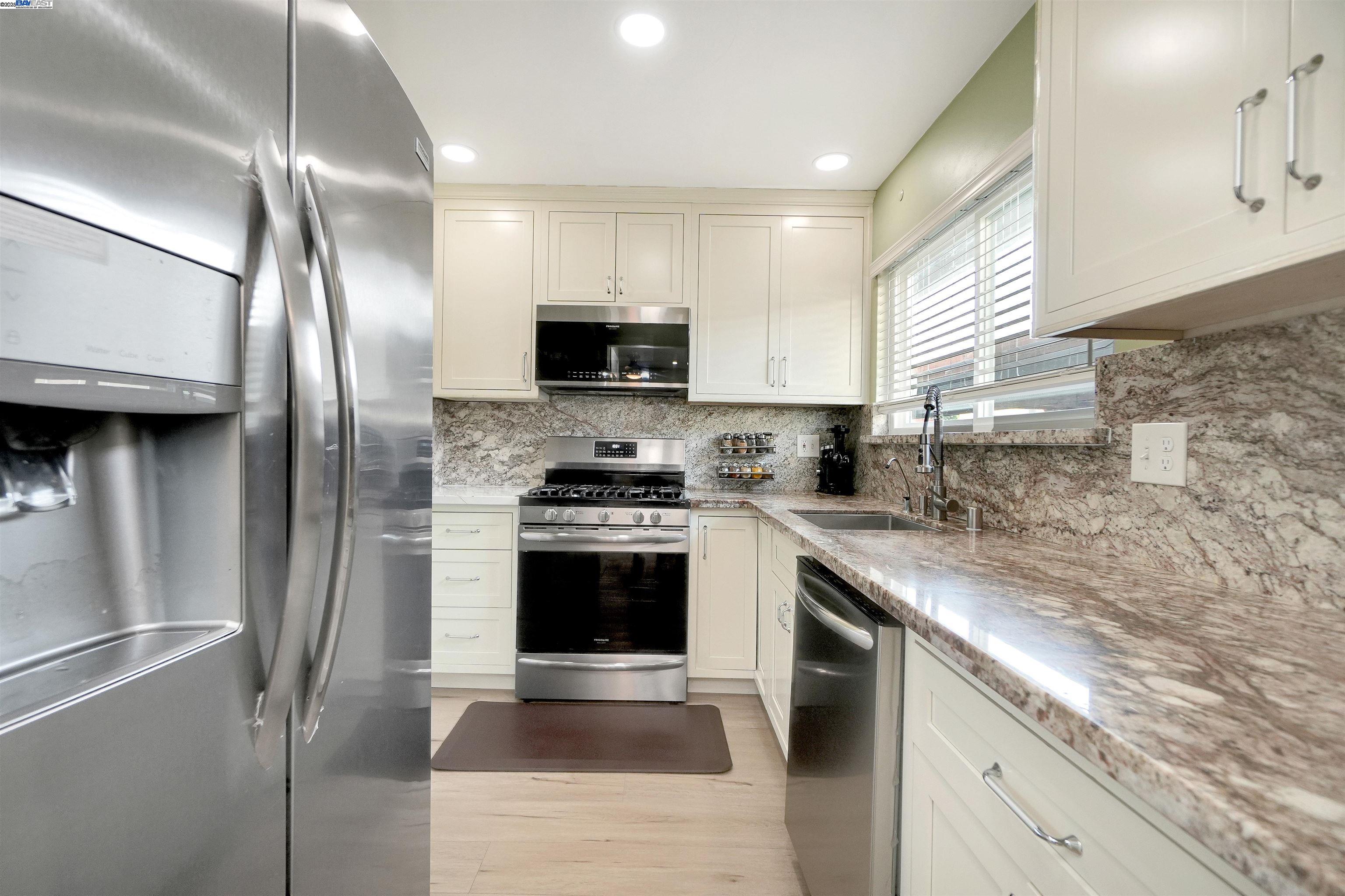 Photo #4: 41096109 Listing: Photo #4