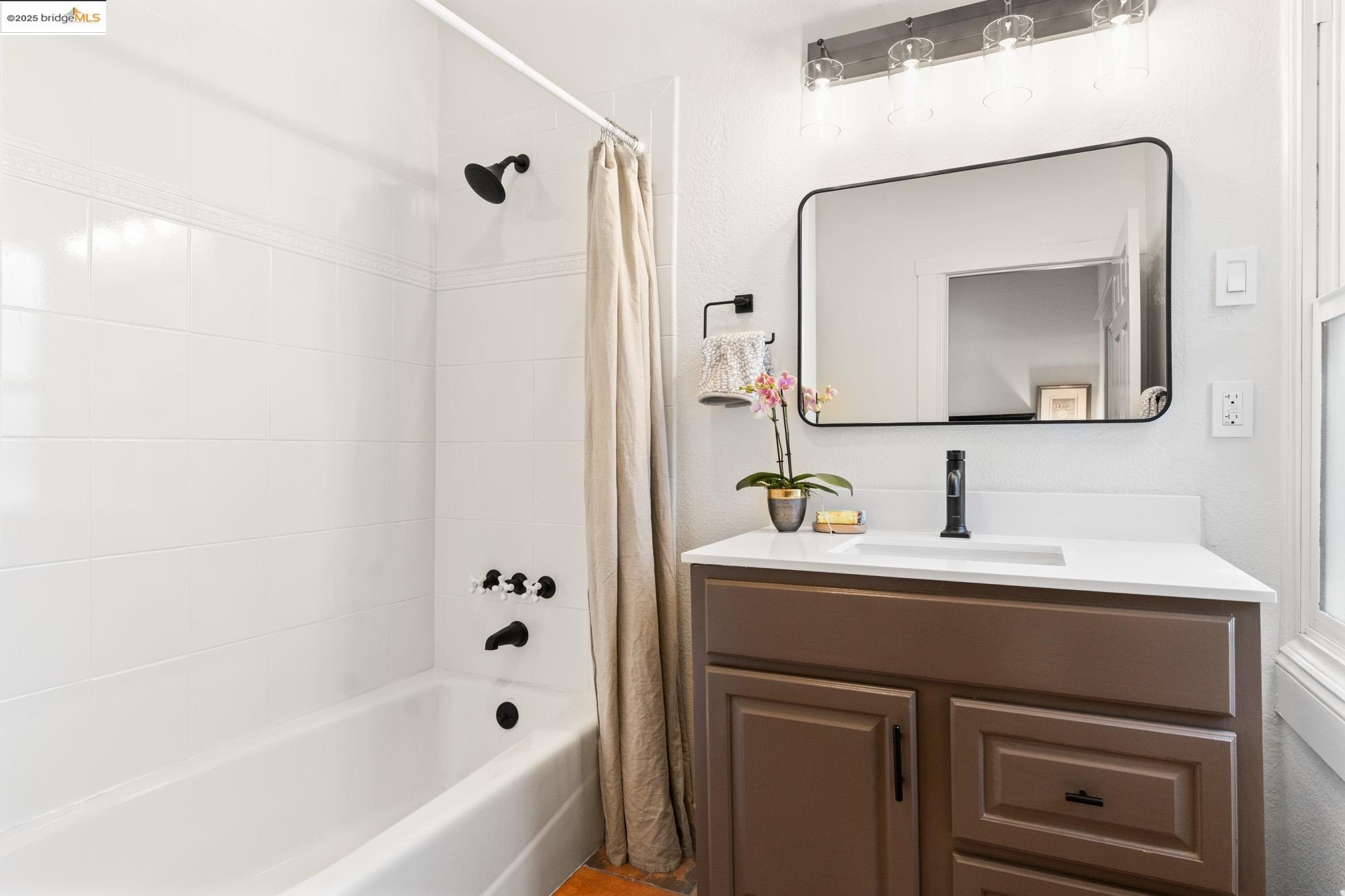 Detail Gallery Image 19 of 59 For 1011 Bancroft Way, Berkeley,  CA 94710 - 3 Beds | 2 Baths