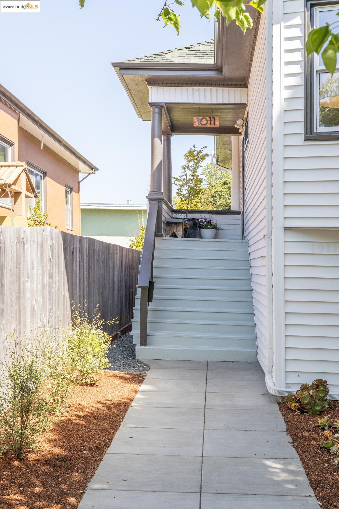 Detail Gallery Image 3 of 59 For 1011 Bancroft Way, Berkeley,  CA 94710 - 3 Beds | 2 Baths