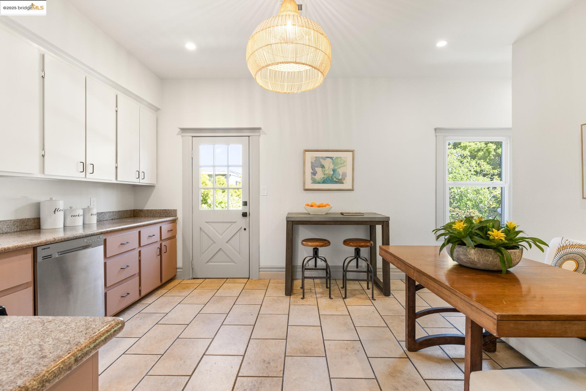 Detail Gallery Image 22 of 59 For 1011 Bancroft Way, Berkeley,  CA 94710 - 3 Beds | 2 Baths