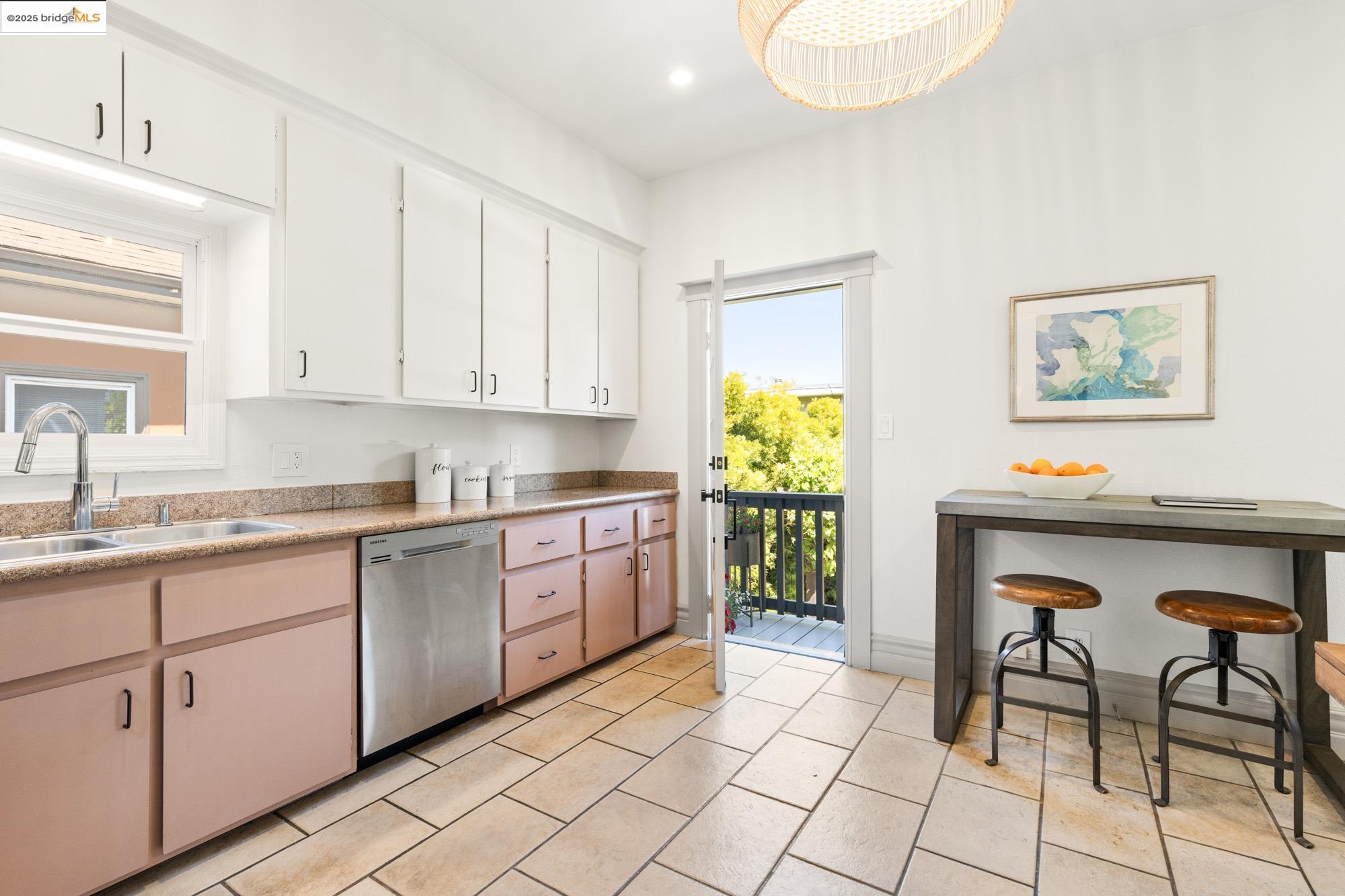 Detail Gallery Image 27 of 59 For 1011 Bancroft Way, Berkeley,  CA 94710 - 3 Beds | 2 Baths