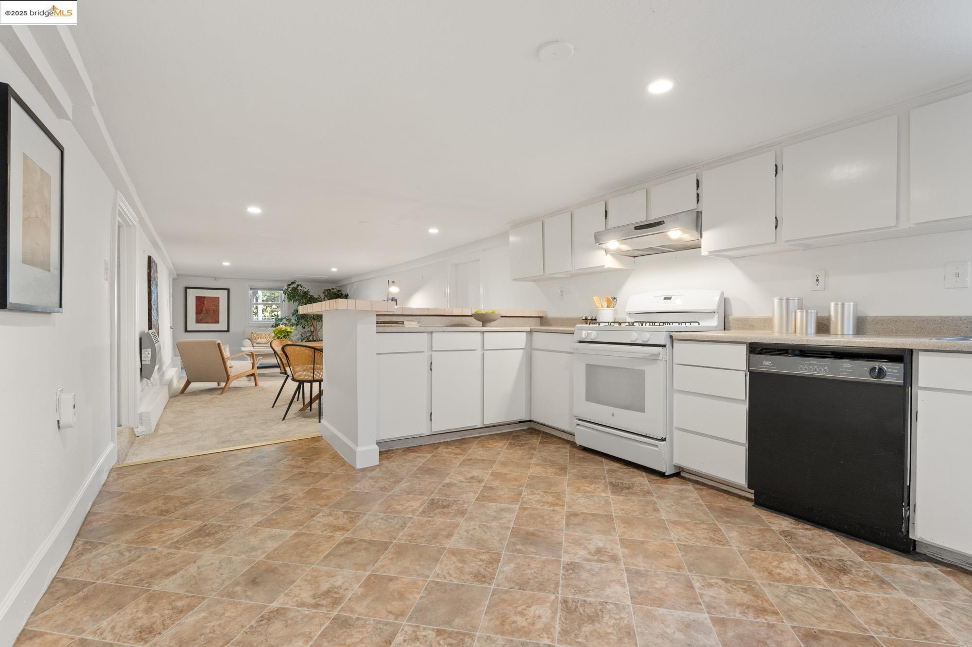 Detail Gallery Image 48 of 59 For 1011 Bancroft Way, Berkeley,  CA 94710 - 3 Beds | 2 Baths