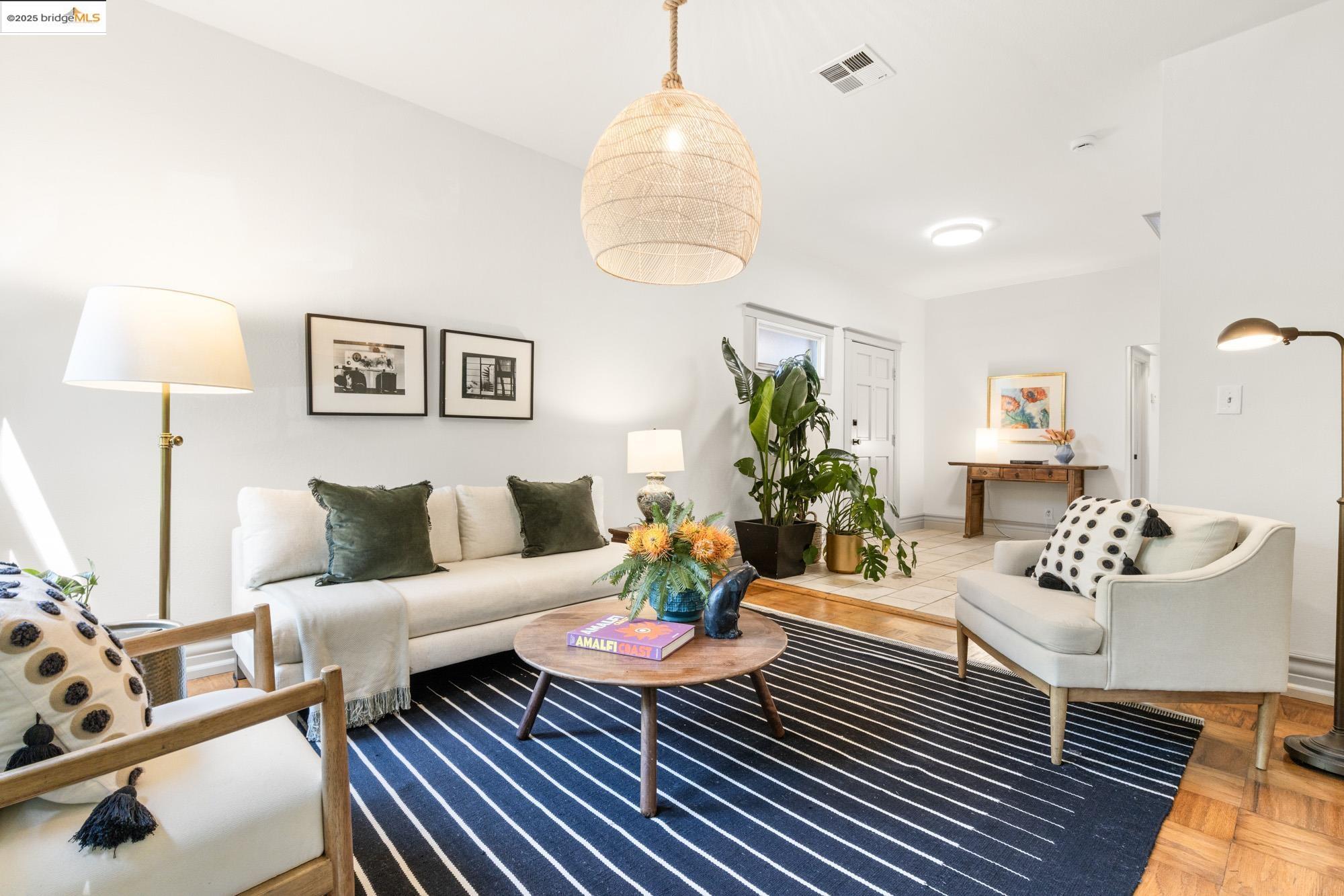 Detail Gallery Image 9 of 59 For 1011 Bancroft Way, Berkeley,  CA 94710 - 3 Beds | 2 Baths