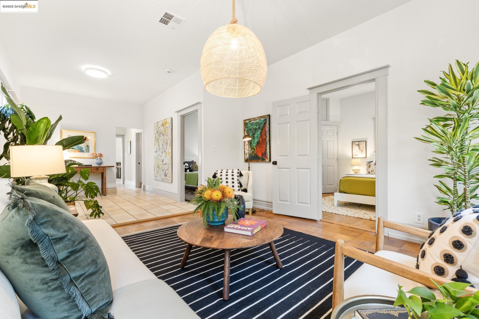 Detail Gallery Image 10 of 59 For 1011 Bancroft Way, Berkeley,  CA 94710 - 3 Beds | 2 Baths