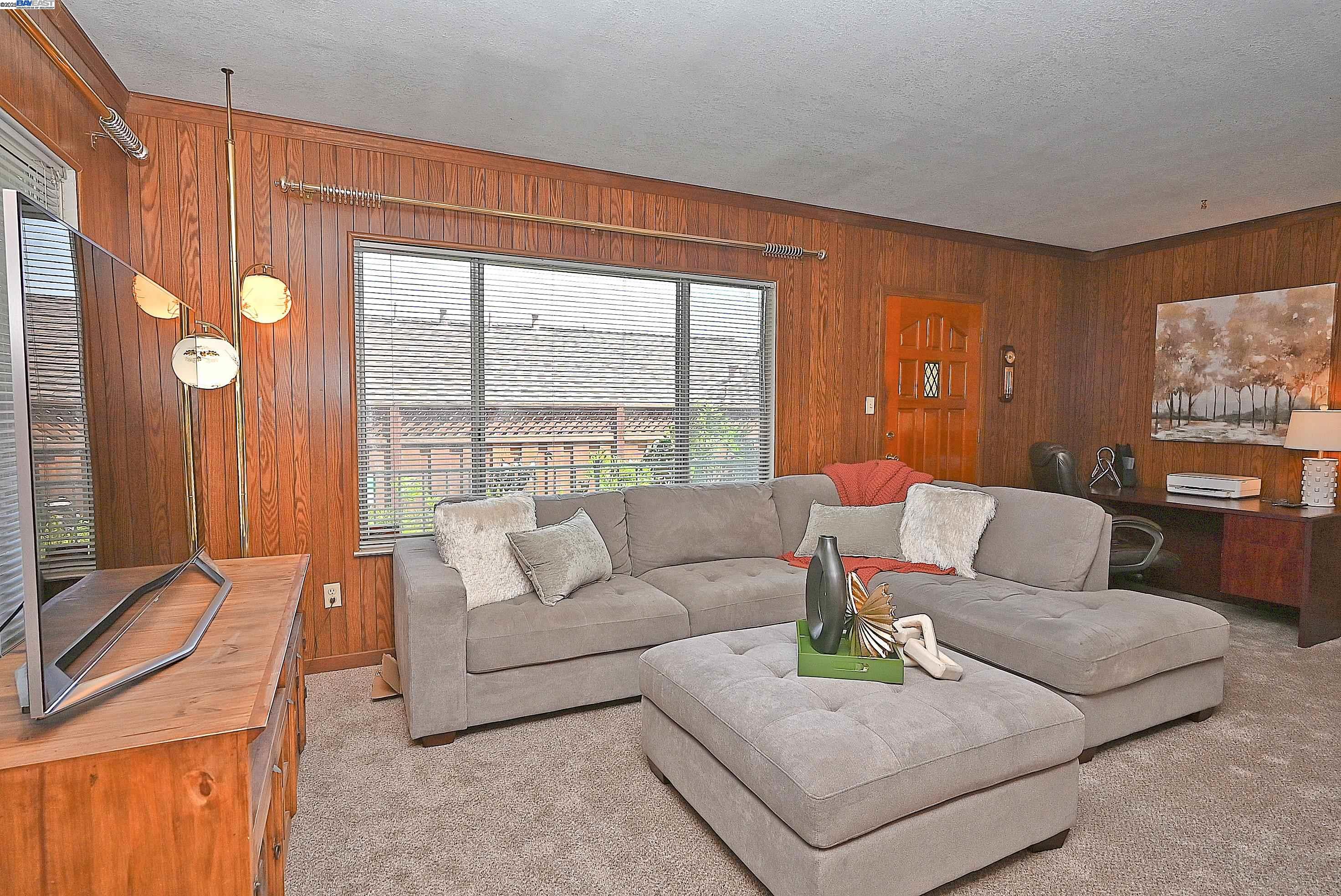 Detail Gallery Image 12 of 26 For 21287 Kahlert, Castro Valley,  CA 94546 - 3 Beds | 2 Baths