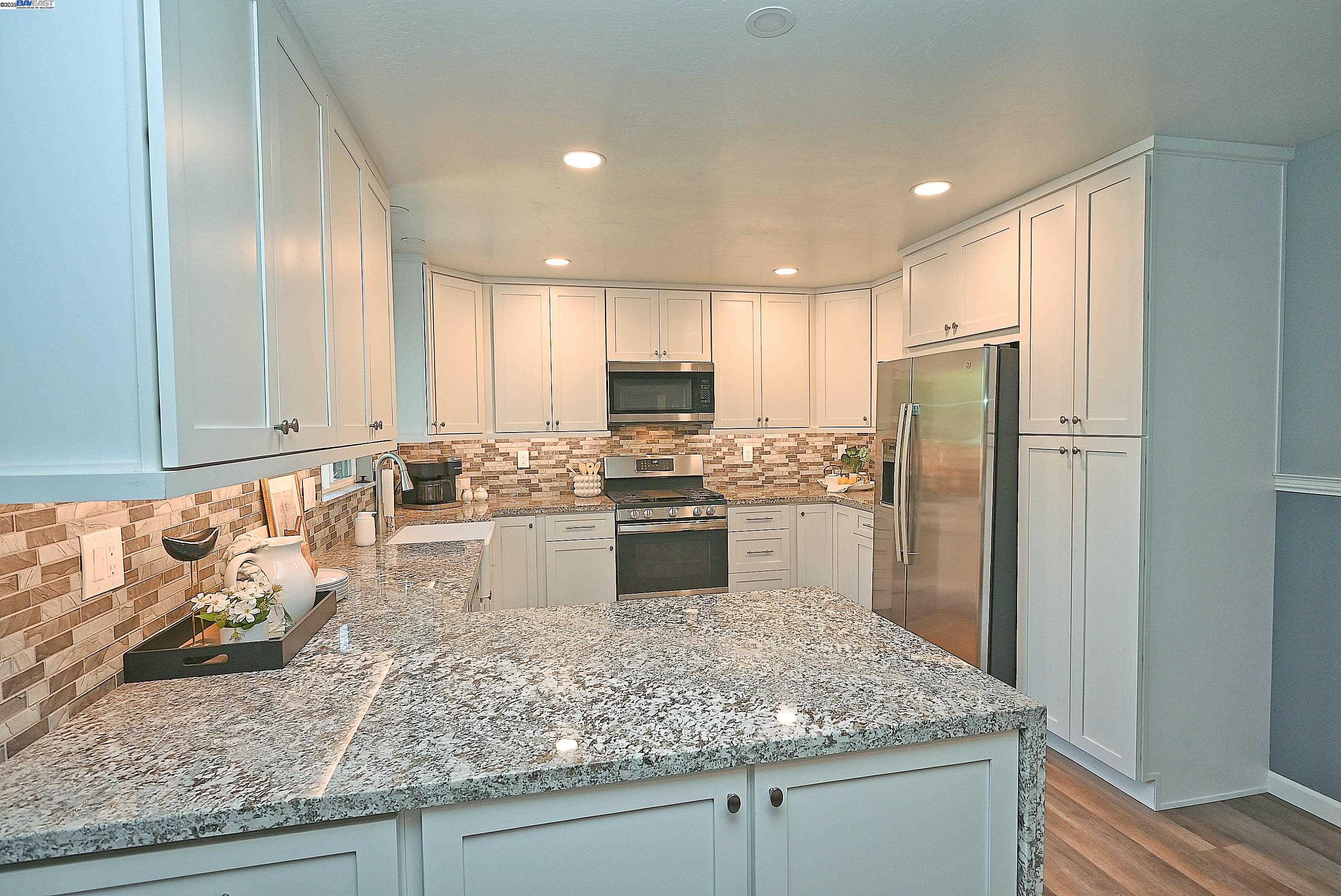 Detail Gallery Image 14 of 26 For 21287 Kahlert, Castro Valley,  CA 94546 - 3 Beds | 2 Baths