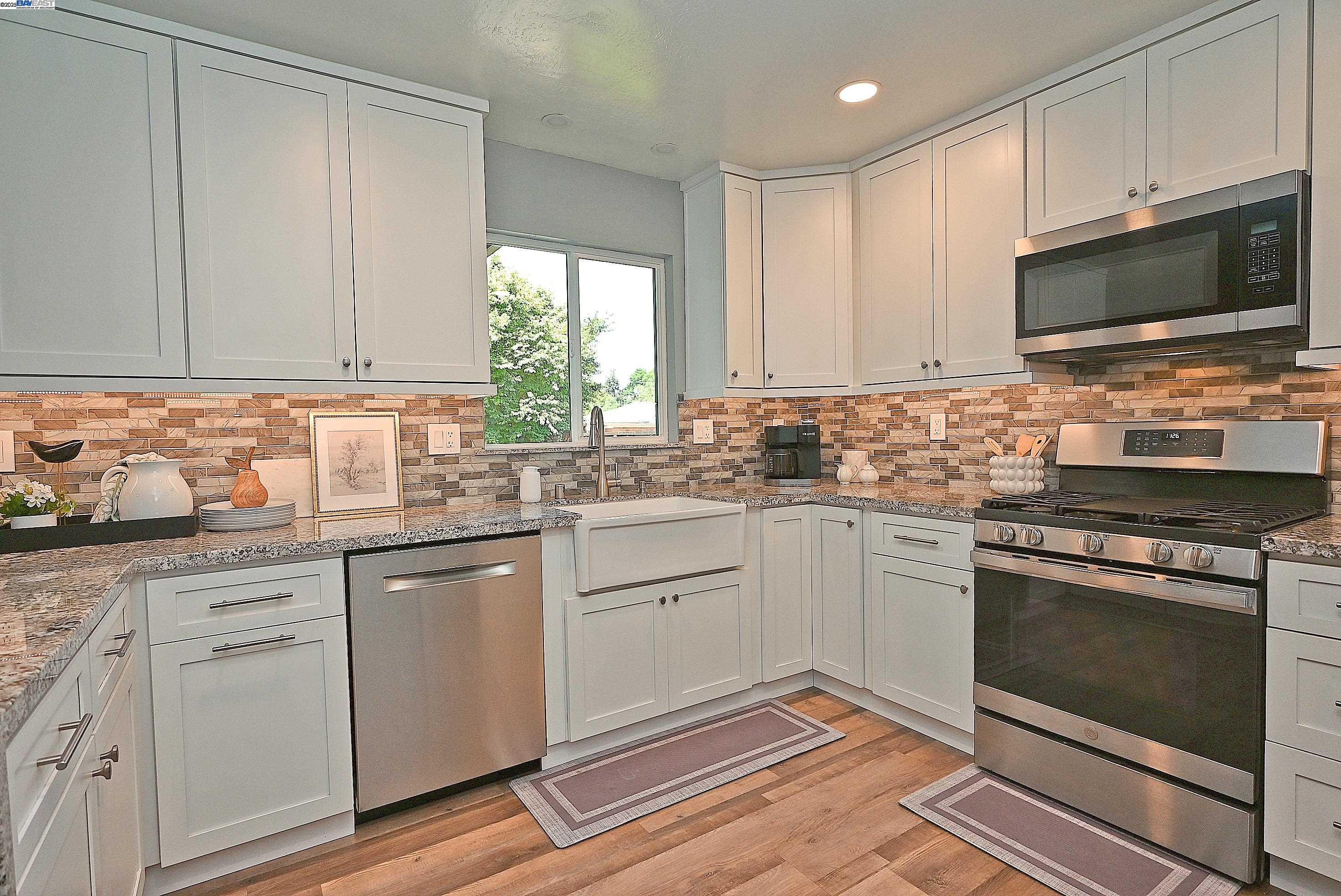Detail Gallery Image 15 of 26 For 21287 Kahlert, Castro Valley,  CA 94546 - 3 Beds | 2 Baths