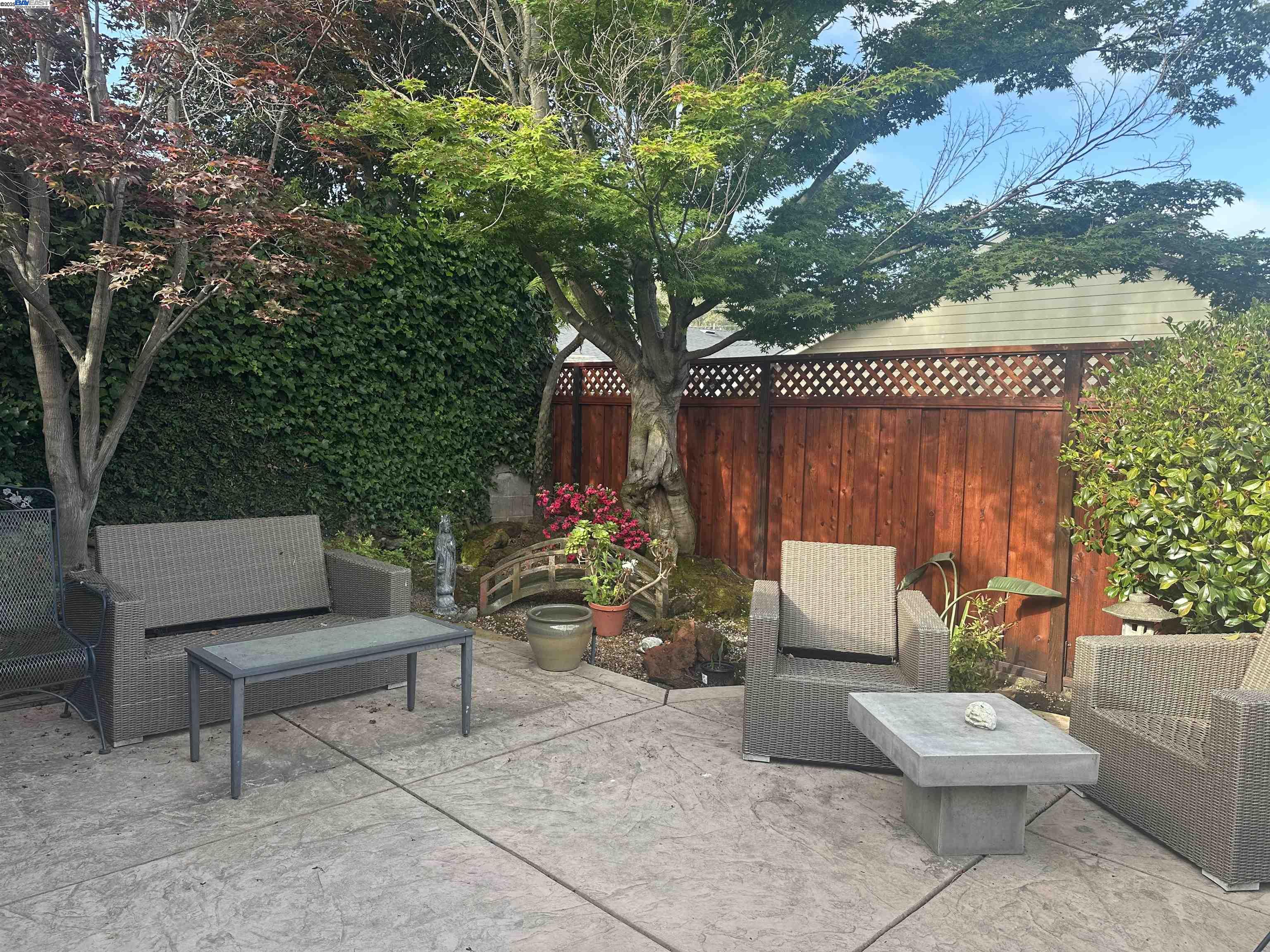 Detail Gallery Image 4 of 26 For 21287 Kahlert, Castro Valley,  CA 94546 - 3 Beds | 2 Baths