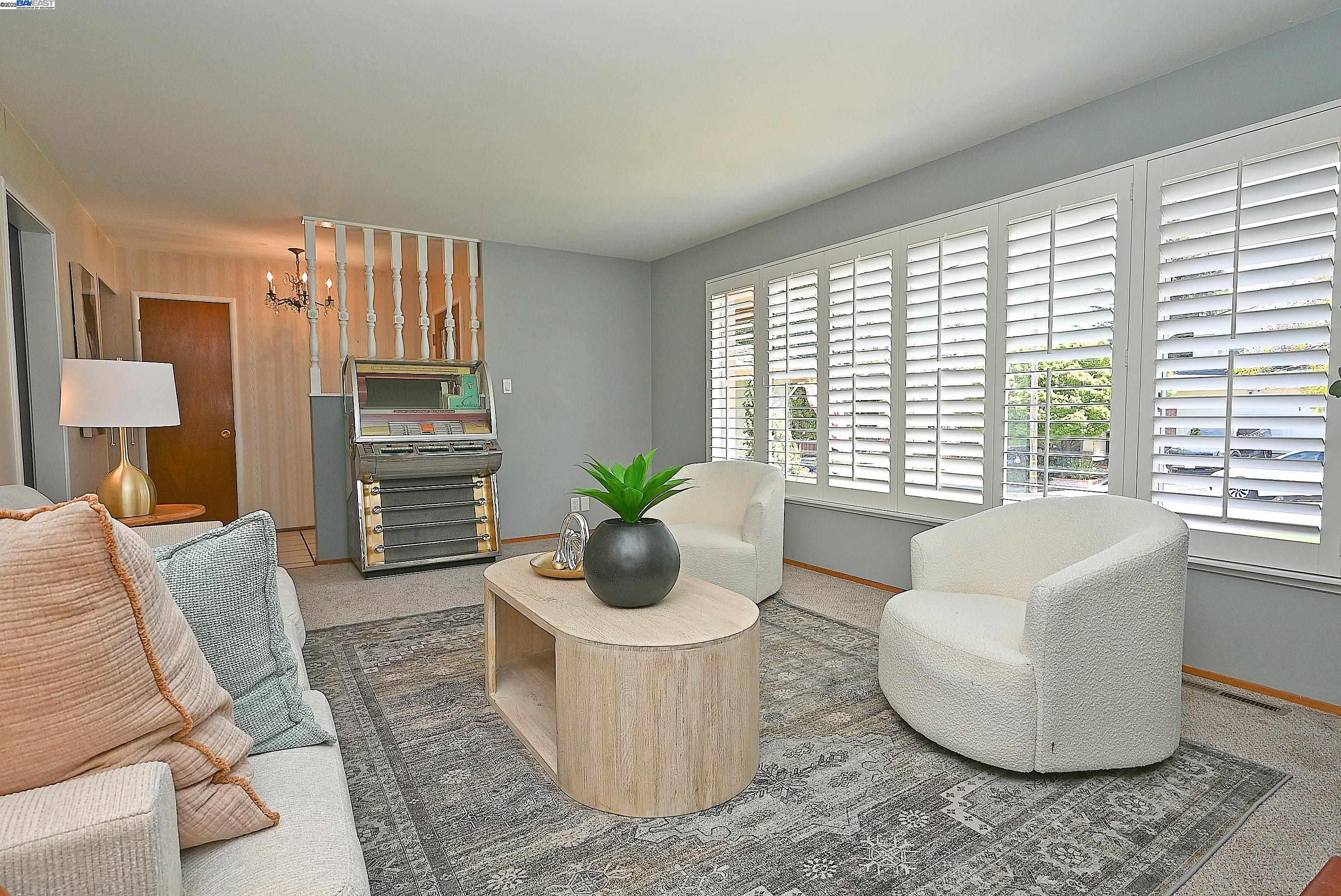 Detail Gallery Image 8 of 26 For 21287 Kahlert, Castro Valley,  CA 94546 - 3 Beds | 2 Baths
