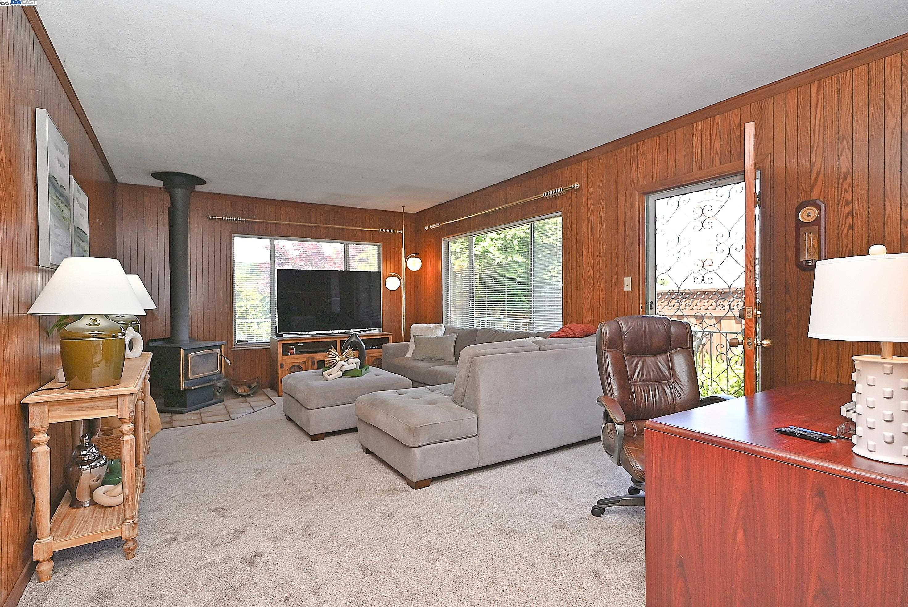 Detail Gallery Image 9 of 26 For 21287 Kahlert, Castro Valley,  CA 94546 - 3 Beds | 2 Baths
