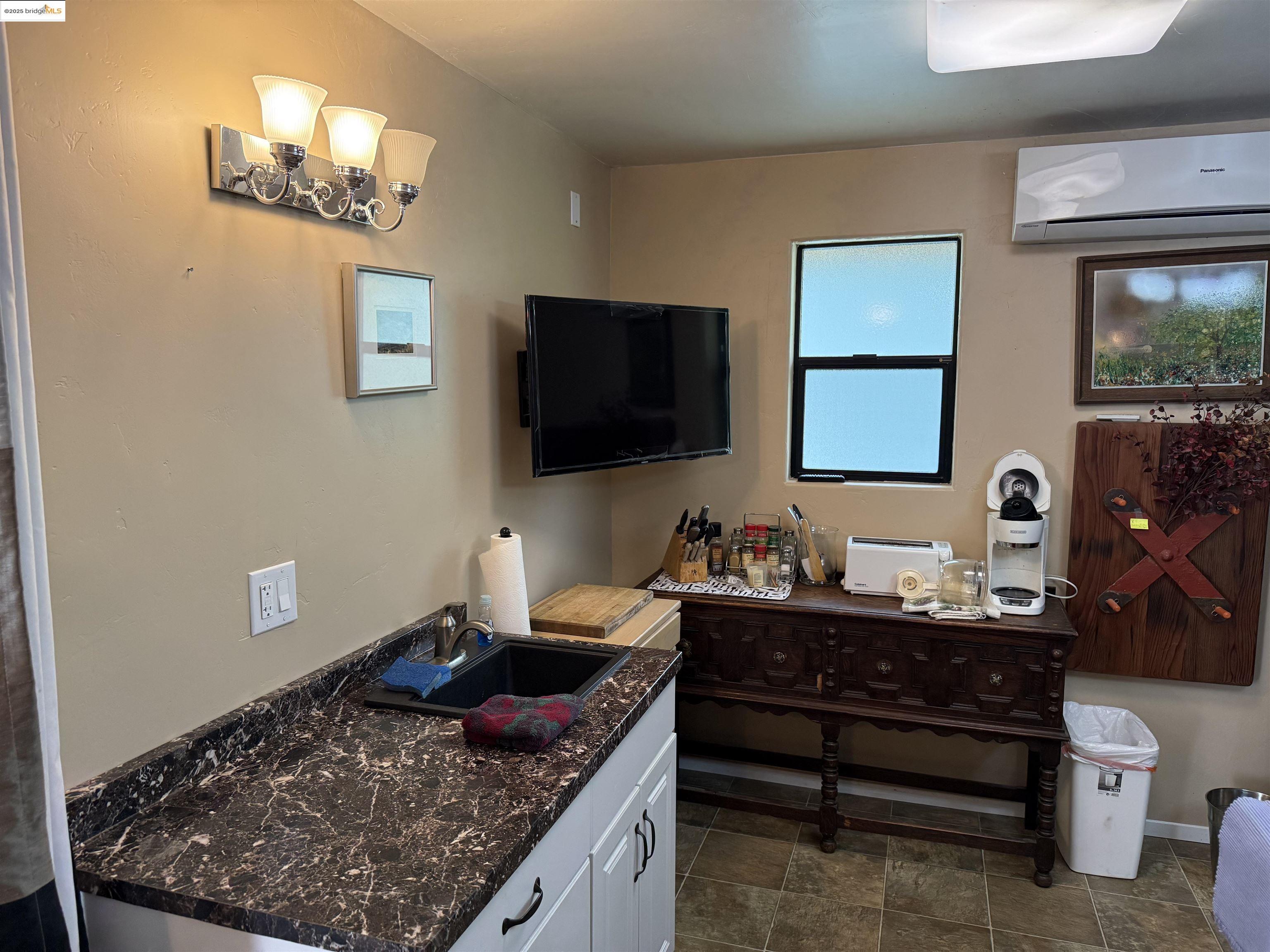 Detail Gallery Image 4 of 28 For 20767 Ferretti, Groveland,  CA 95321 - 2 Beds | 1 Baths