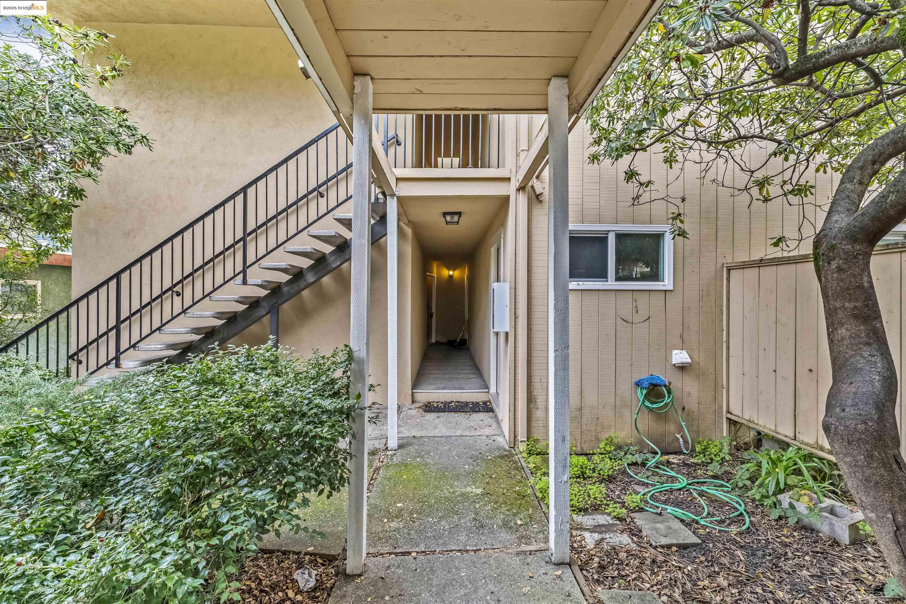 Detail Gallery Image 12 of 14 For 389 Somerset Rd, Piedmont,  CA 94611 - – Beds | – Baths
