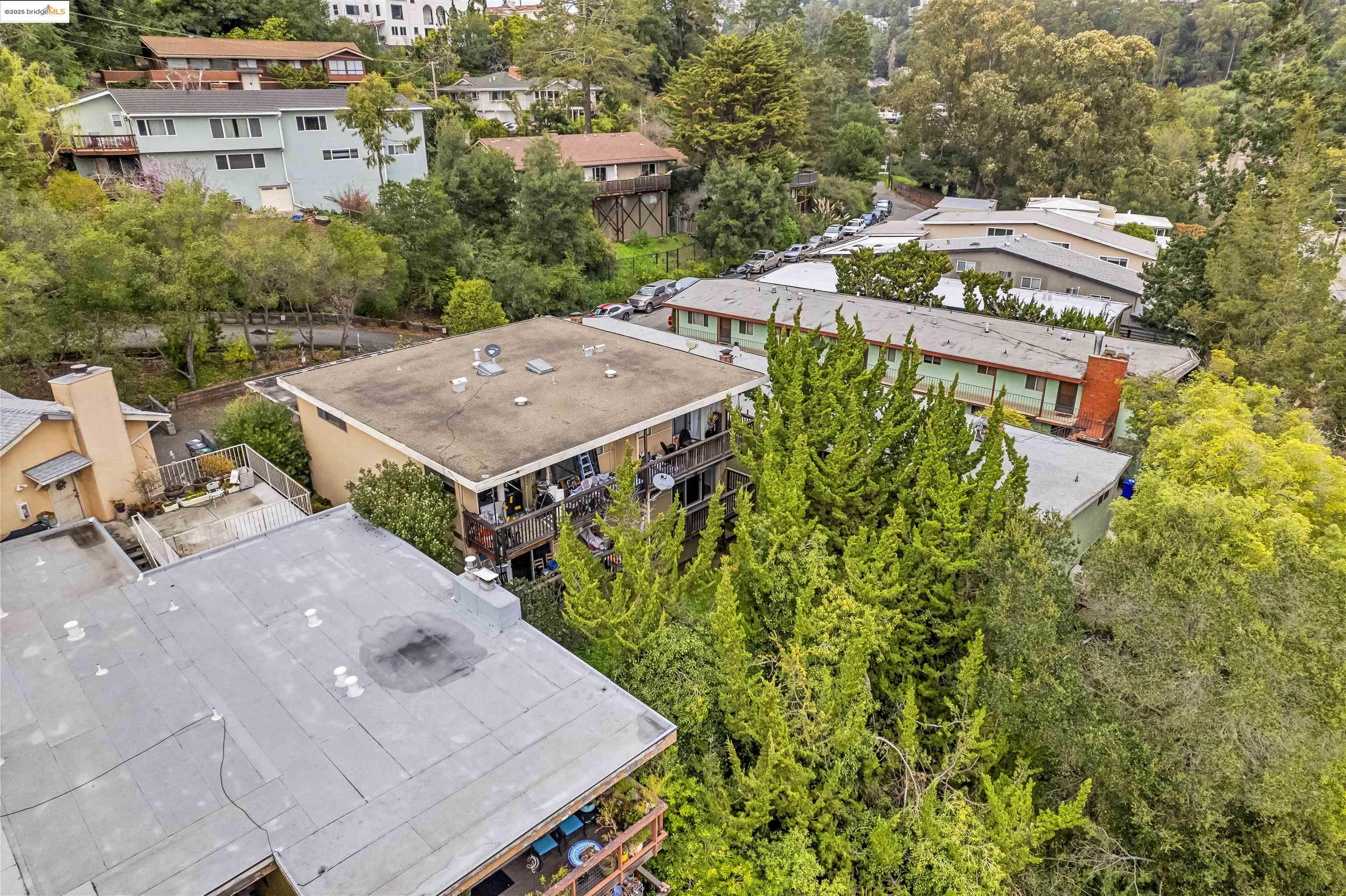 Detail Gallery Image 13 of 14 For 389 Somerset Rd, Piedmont,  CA 94611 - – Beds | – Baths