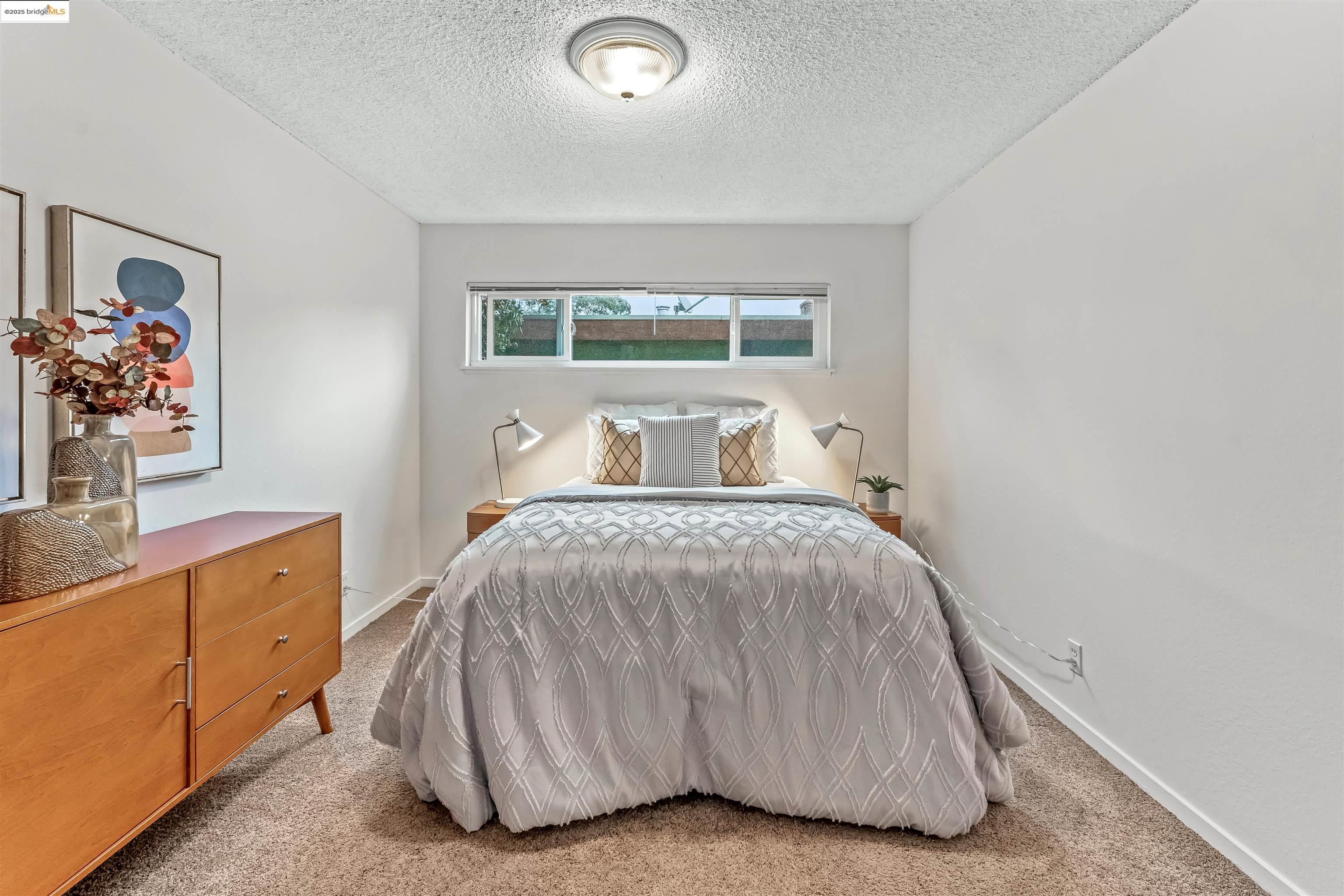 Detail Gallery Image 5 of 14 For 389 Somerset Rd, Piedmont,  CA 94611 - – Beds | – Baths