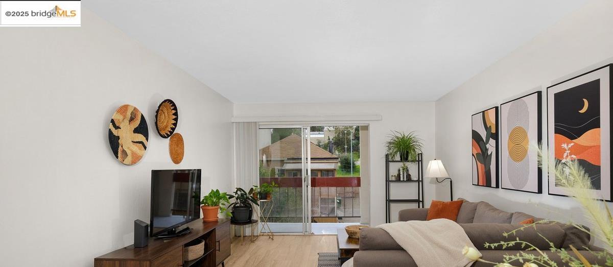288 Whitmore St., Oakland, California 94611, 1 Bedroom Bedrooms, 4 Rooms Rooms,1 BathroomBathrooms,Residential Lease,For Rent,288 Whitmore St.,41096122