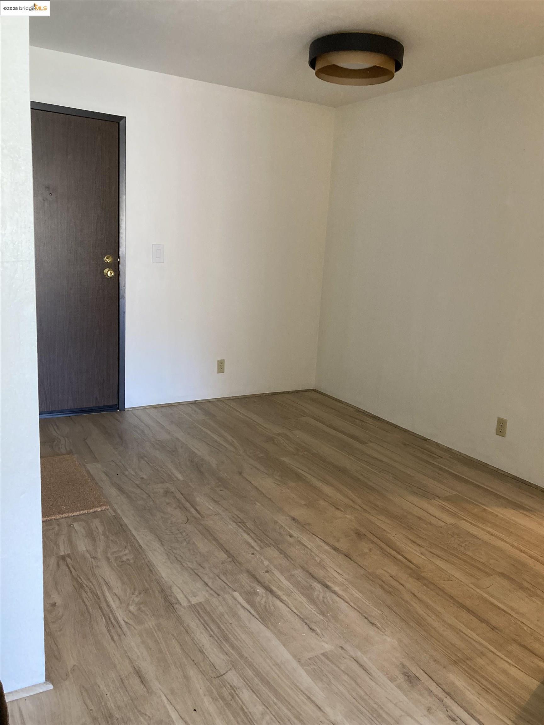 288 Whitmore St., Oakland, California 94611, 1 Bedroom Bedrooms, 4 Rooms Rooms,1 BathroomBathrooms,Residential Lease,For Rent,288 Whitmore St.,41096122