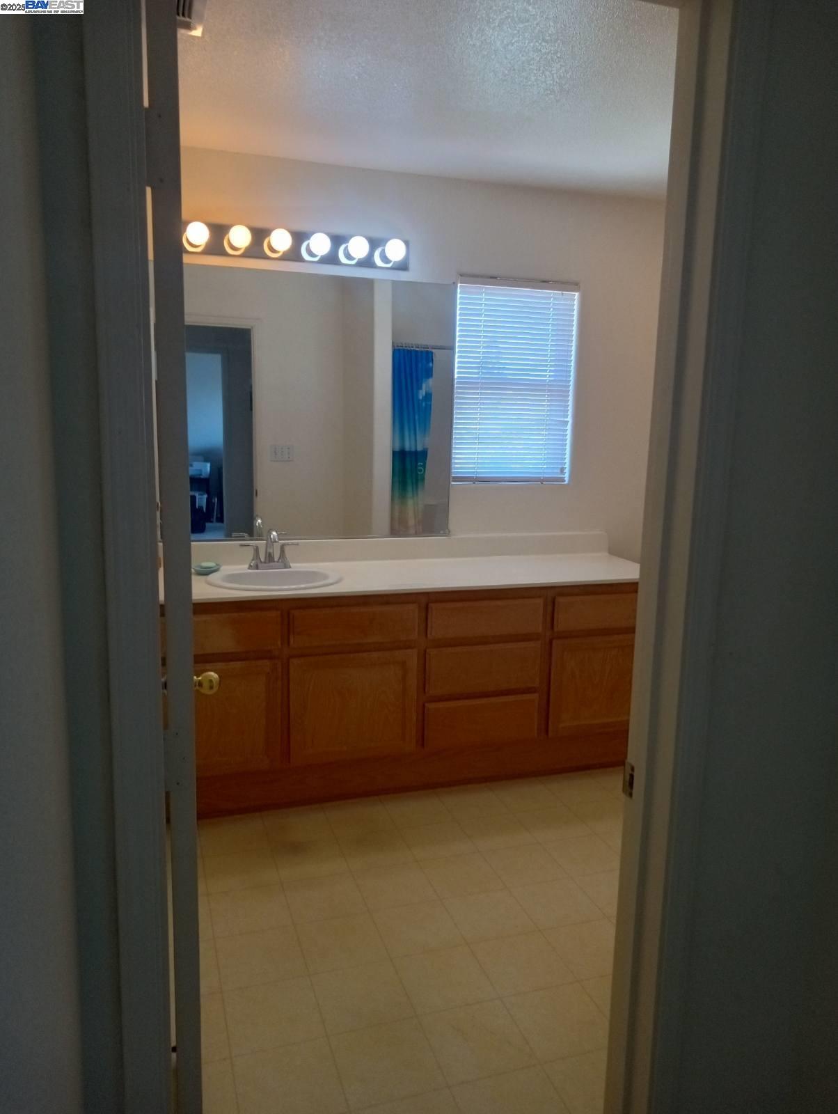 Detail Gallery Image 20 of 41 For 4035 Mount Day Ct, Antioch,  CA 94531 - 4 Beds | 2/1 Baths