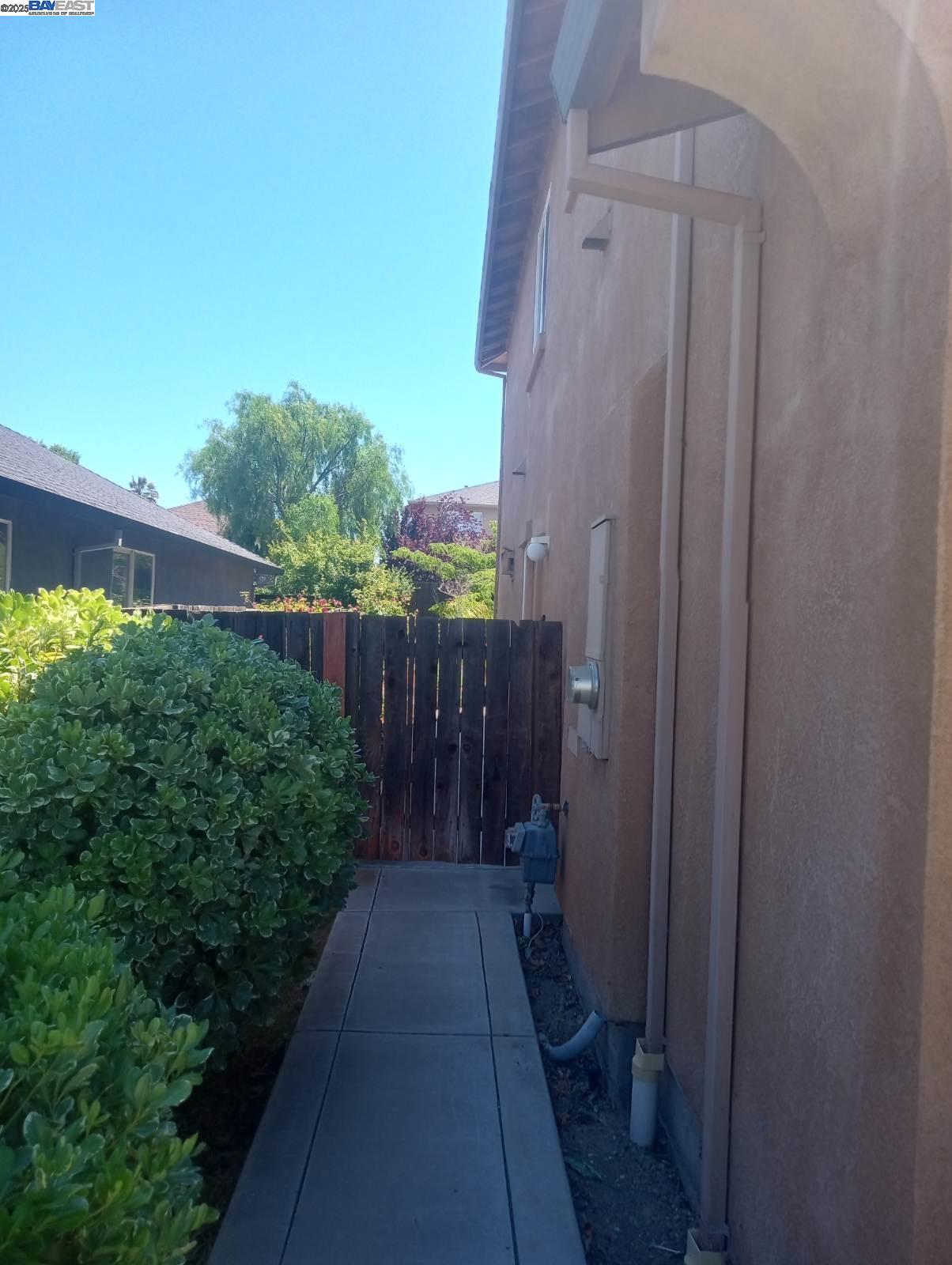 Detail Gallery Image 37 of 41 For 4035 Mount Day Ct, Antioch,  CA 94531 - 4 Beds | 2/1 Baths