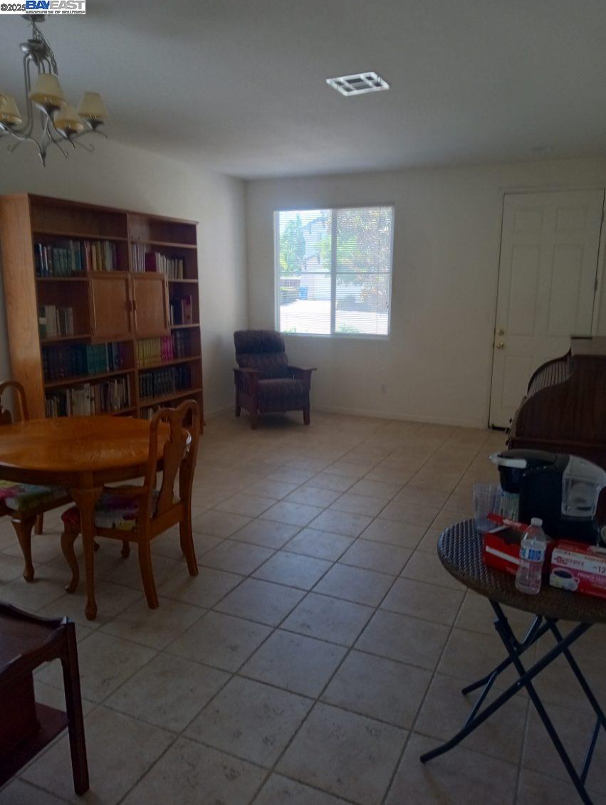 Detail Gallery Image 8 of 41 For 4035 Mount Day Ct, Antioch,  CA 94531 - 4 Beds | 2/1 Baths