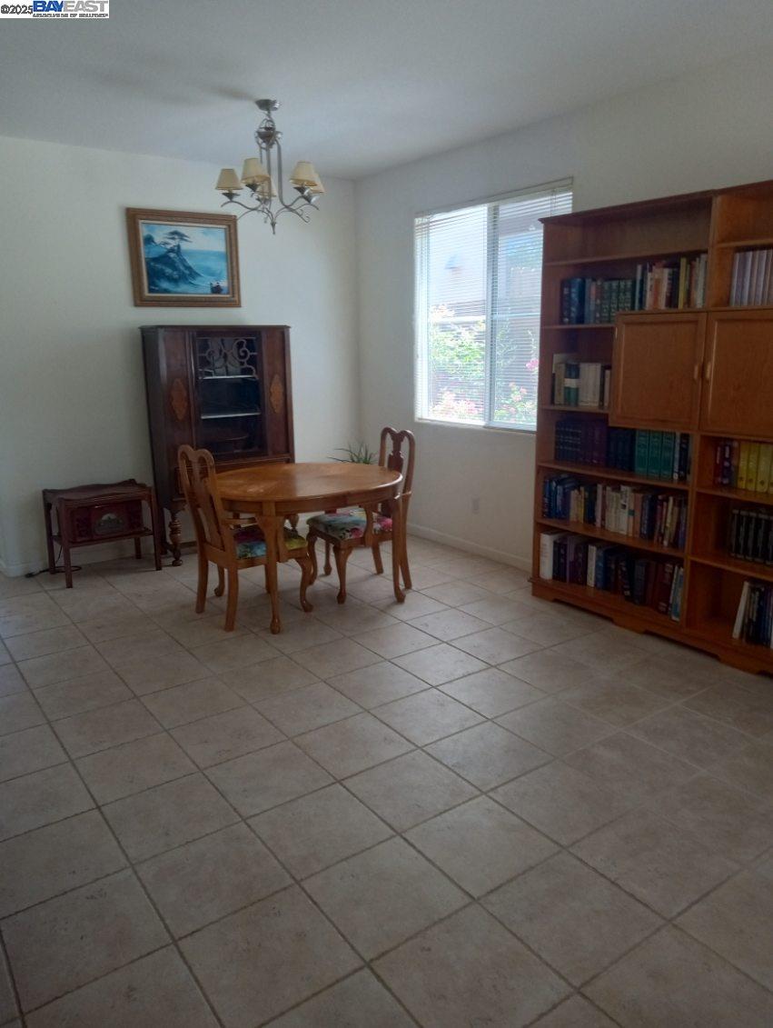 Detail Gallery Image 9 of 41 For 4035 Mount Day Ct, Antioch,  CA 94531 - 4 Beds | 2/1 Baths