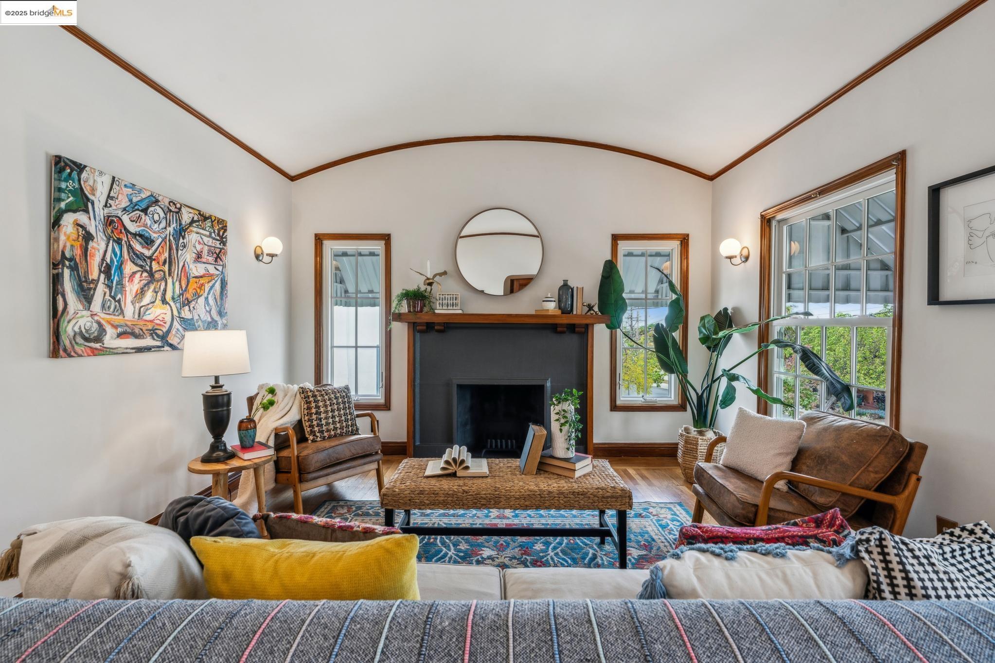 Detail Gallery Image 1 of 1 For 2512 Best Ave, Oakland,  CA 94601 - 2 Beds | 1 Baths