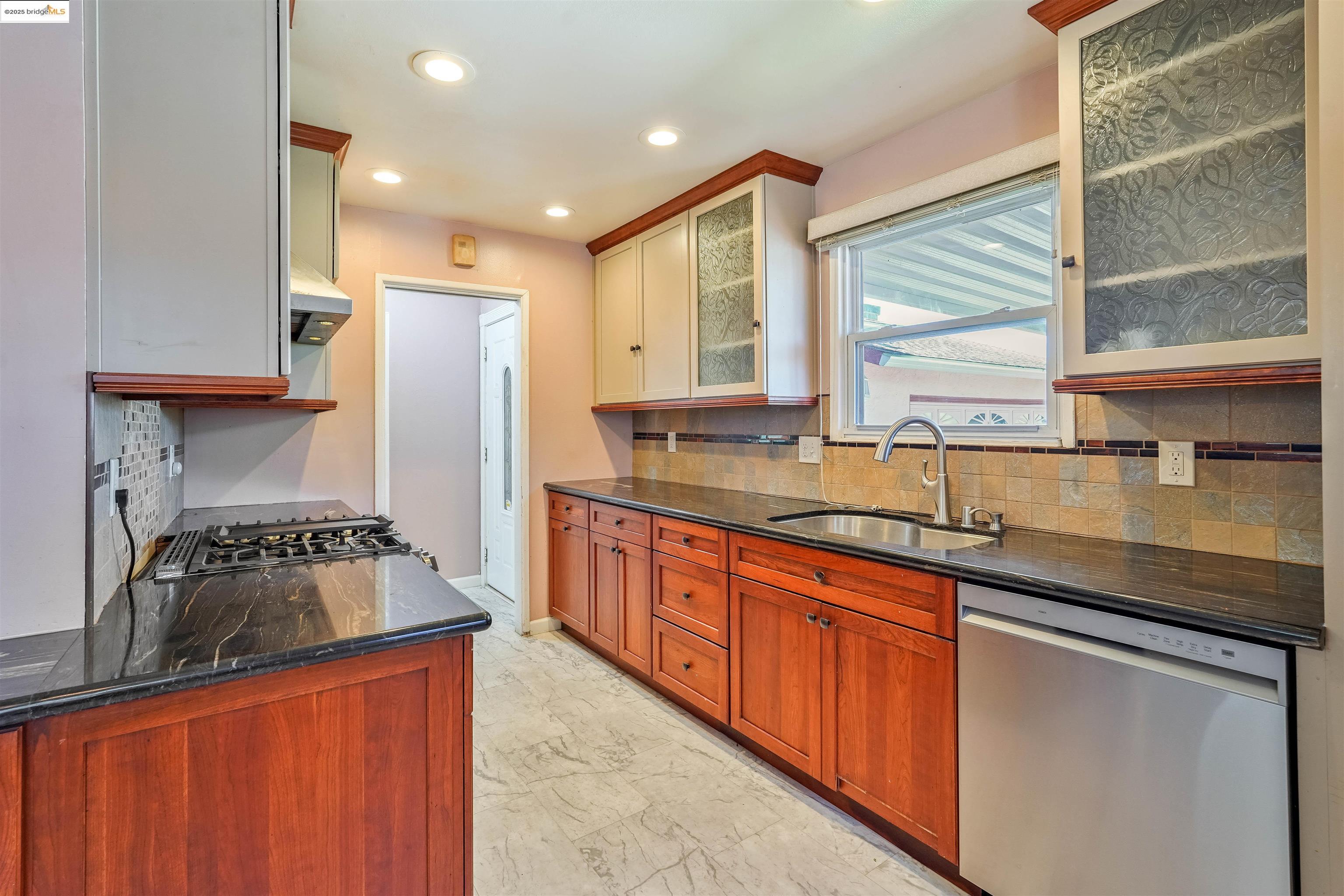 Detail Gallery Image 16 of 53 For 836 Stella St, Vallejo,  CA 94589 - 3 Beds | 2 Baths