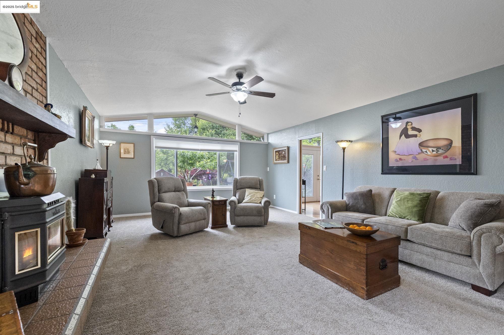 Detail Gallery Image 4 of 57 For 20325 Eureka Dr, Sonora,  CA 95370 - 4 Beds | 3 Baths