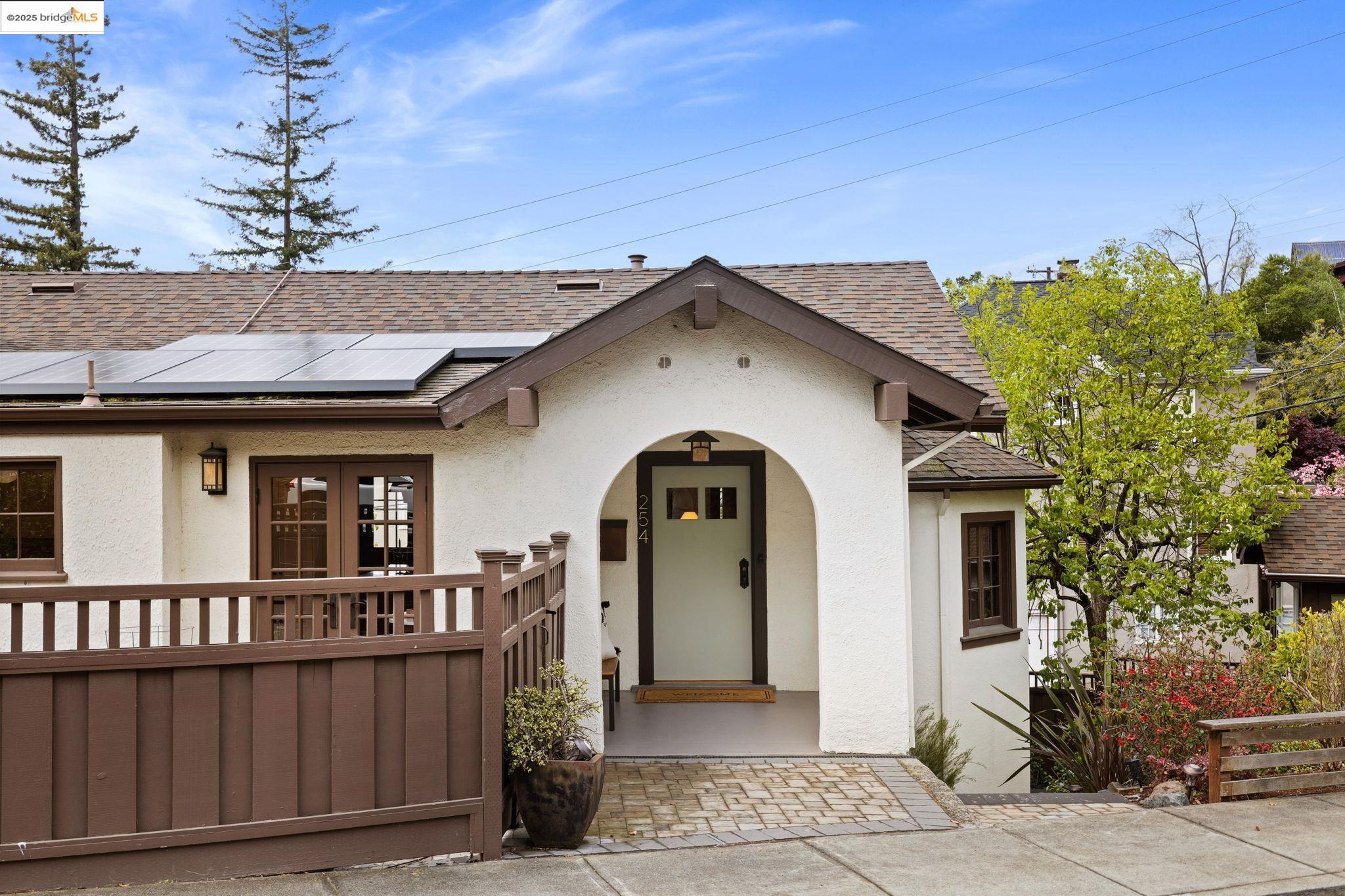 Detail Gallery Image 1 of 1 For 254 Hillcrest Rd, Berkeley,  CA 94705 - 3 Beds | 2 Baths
