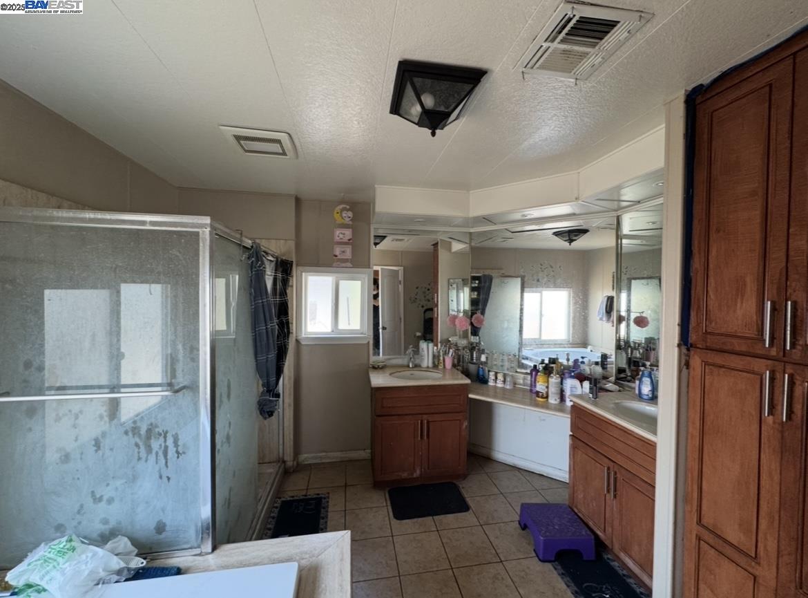 Detail Gallery Image 12 of 17 For 200 Ford Rd #236,  San Jose,  CA 95138 - 4 Beds | 2 Baths