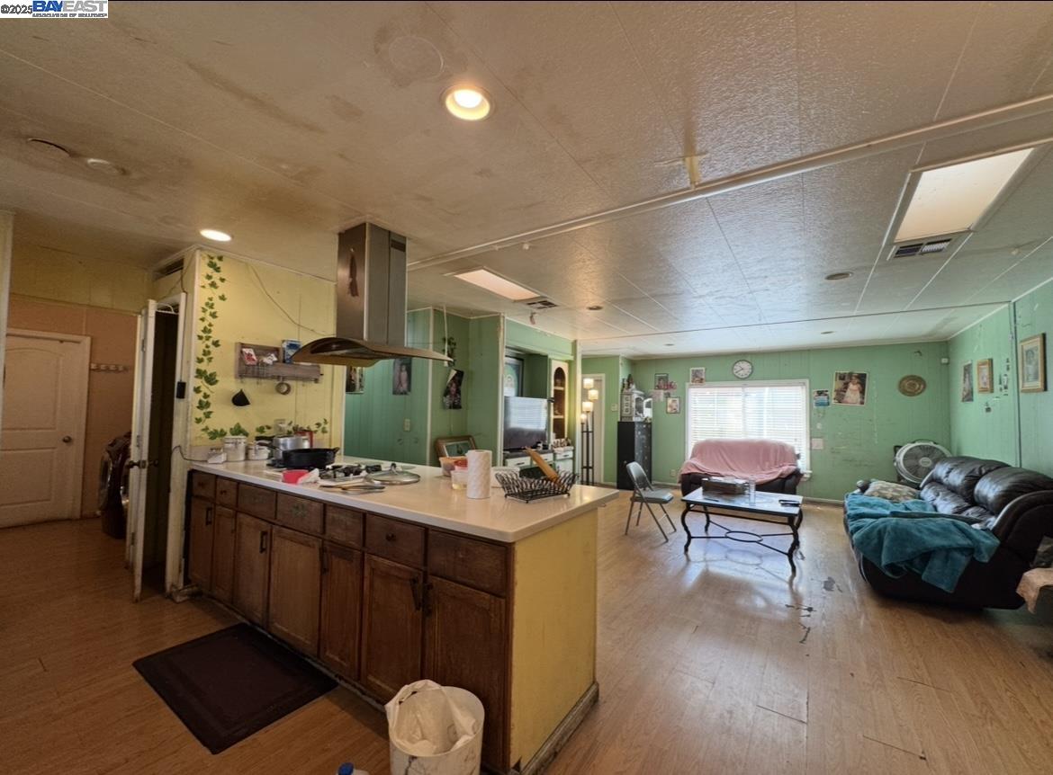 Detail Gallery Image 5 of 17 For 200 Ford Rd #236,  San Jose,  CA 95138 - 4 Beds | 2 Baths