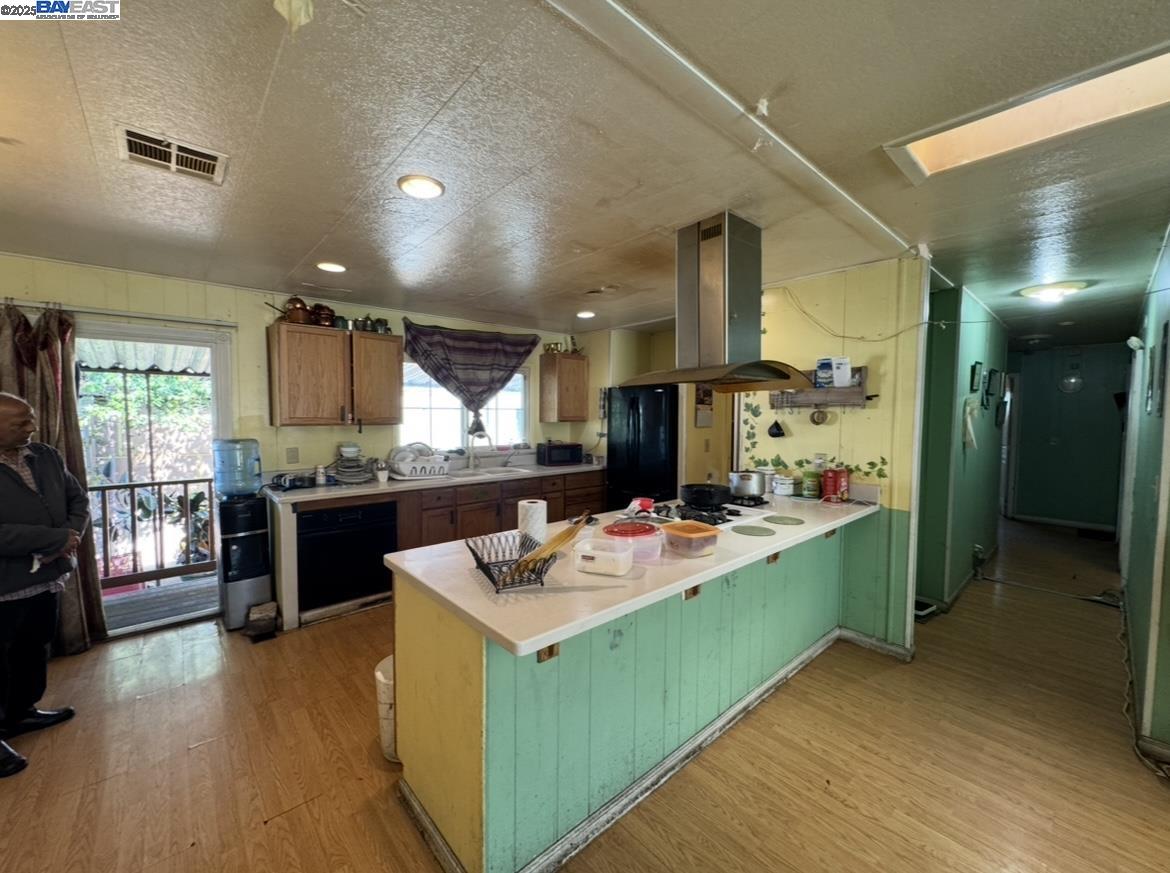 Detail Gallery Image 8 of 17 For 200 Ford Rd #236,  San Jose,  CA 95138 - 4 Beds | 2 Baths