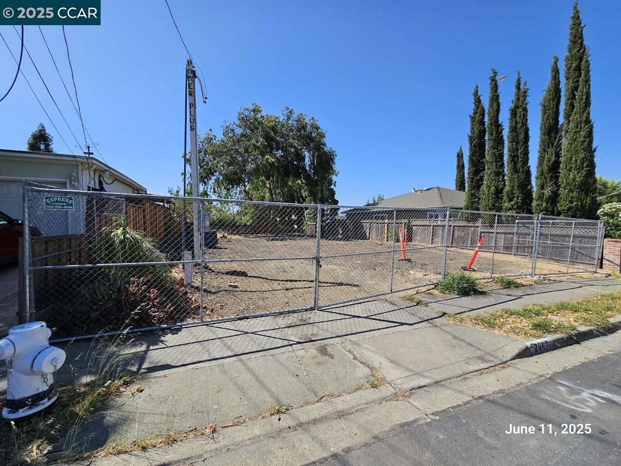 Detail Gallery Image 5 of 5 For 2867 Gillet Ave, Concord,  CA 94520 - – Beds | – Baths