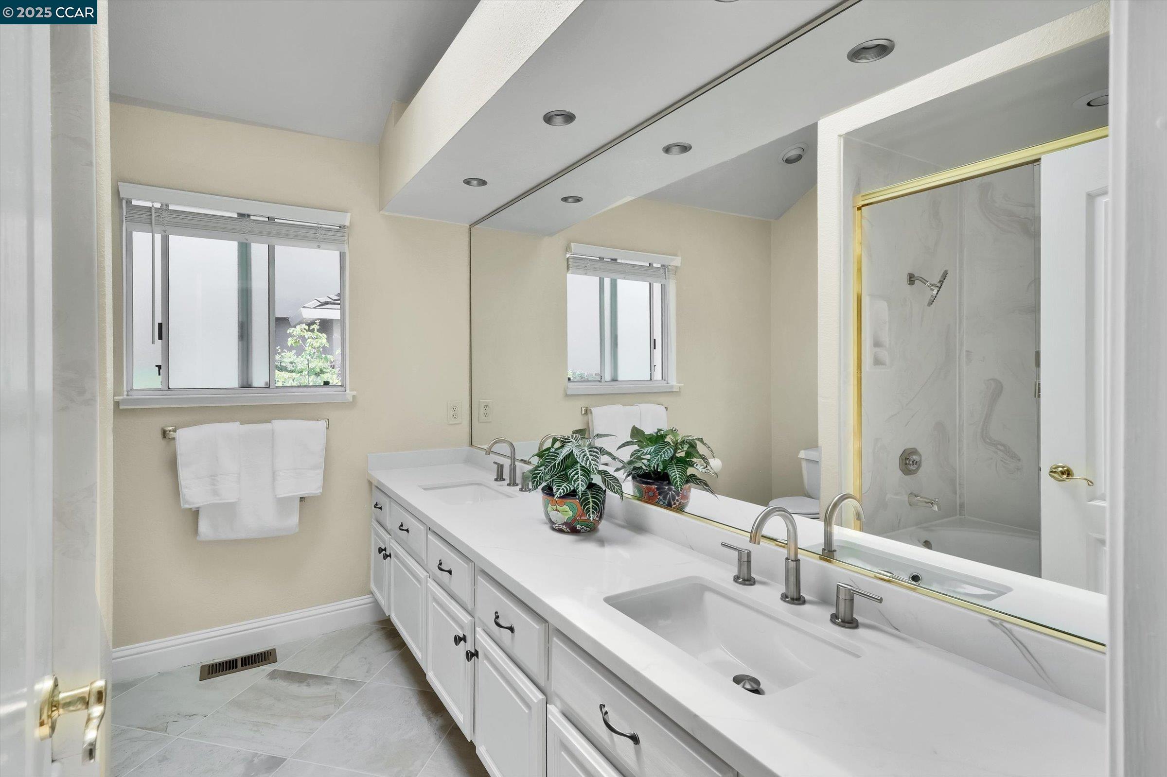 Detail Gallery Image 15 of 23 For 5362 Saddleback Ct, Richmond,  CA 94803 - 4 Beds | 3 Baths