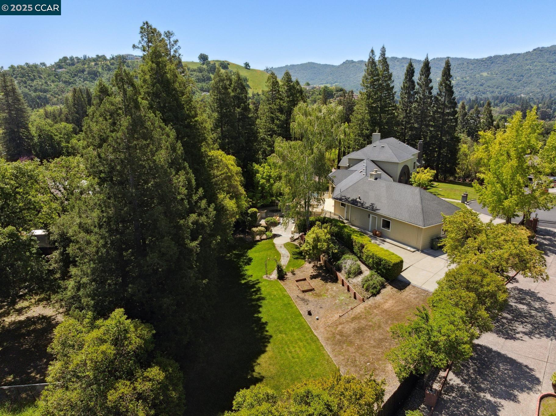 Detail Gallery Image 6 of 58 For 22 Ranger Ct, Alamo,  CA 94507 - 4 Beds | 4 Baths
