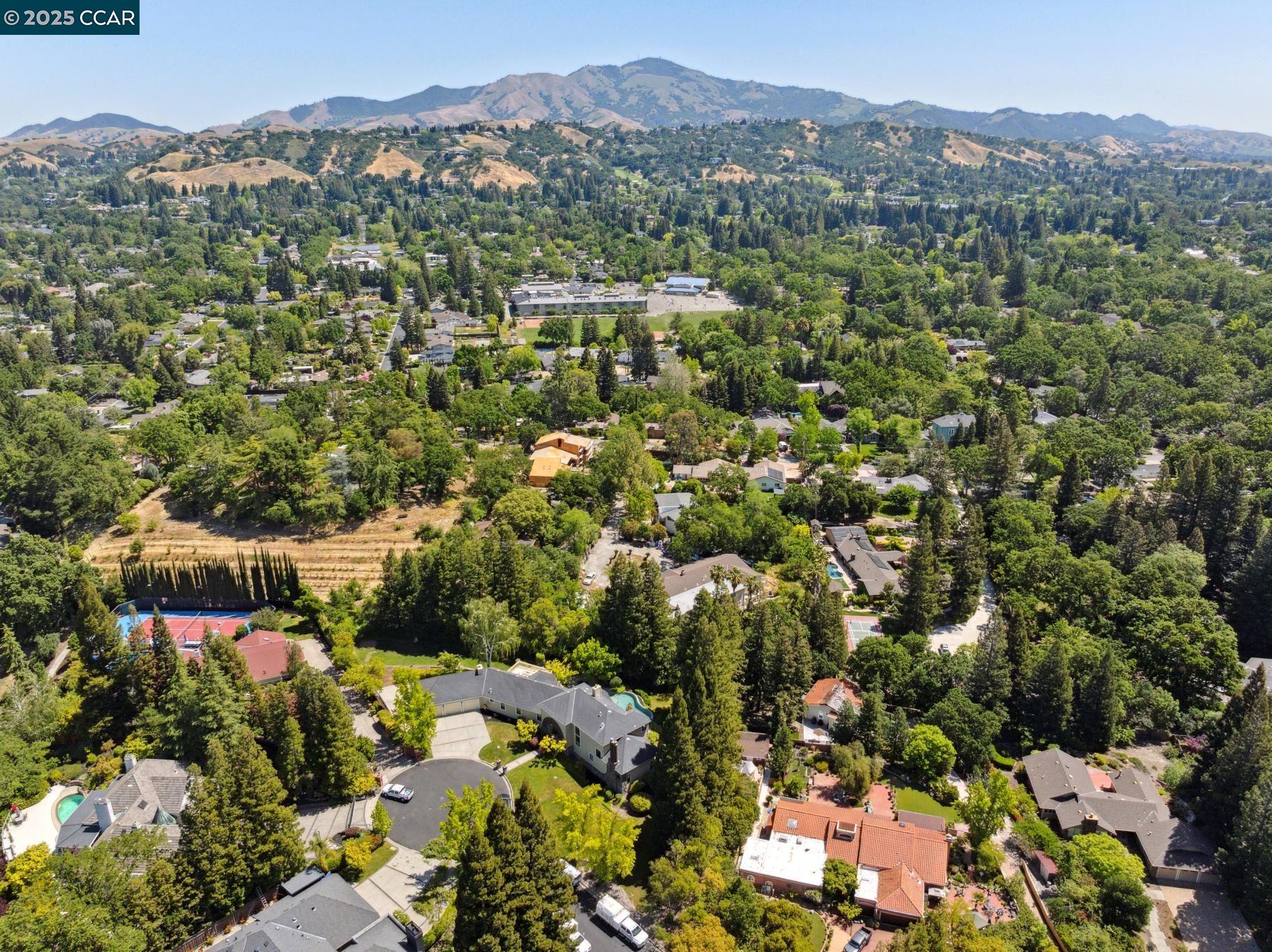 Detail Gallery Image 7 of 58 For 22 Ranger Ct, Alamo,  CA 94507 - 4 Beds | 4 Baths